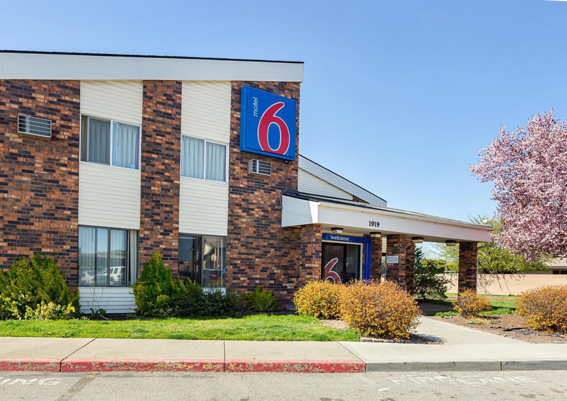 Motel 6-Spokane, WA - East exterior or lobby in Spokane Valley, WA — main listing photo