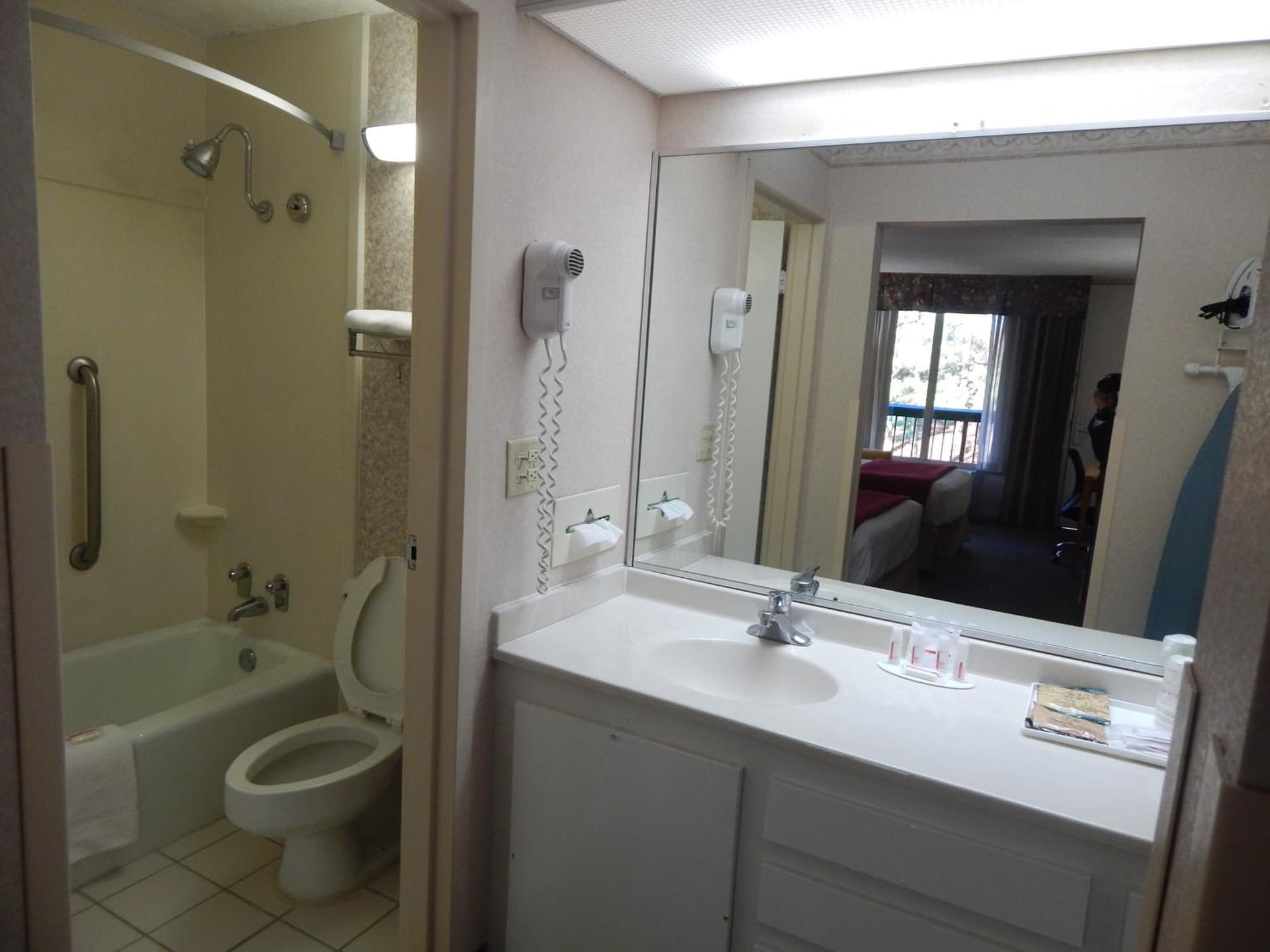 Ramada by Wyndham & Suites Warner Robins interior in Warner Robins, GA — gallery photo 2
