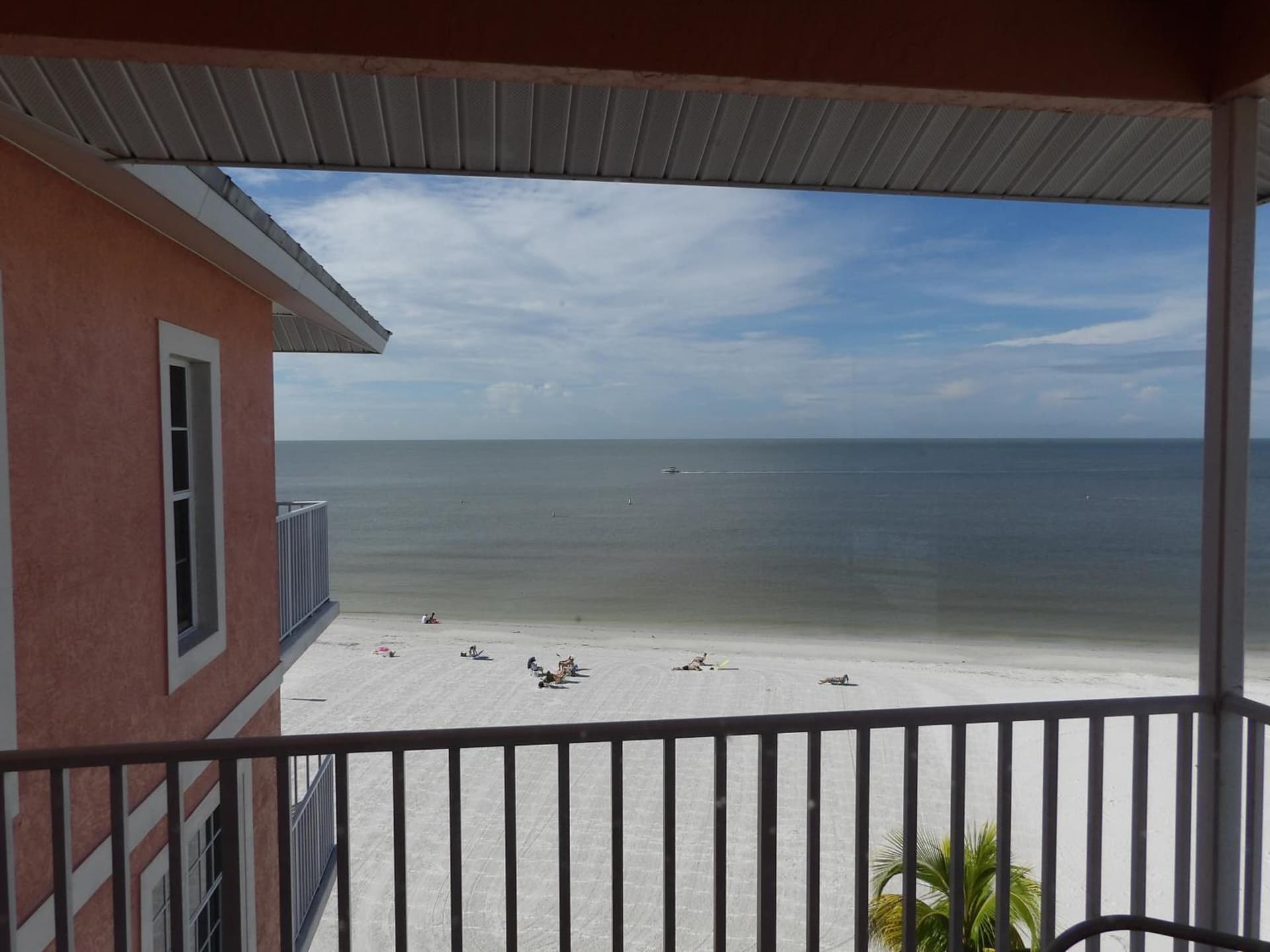 Edison Beach House interior in Fort Myers Beach, FL — gallery photo 2