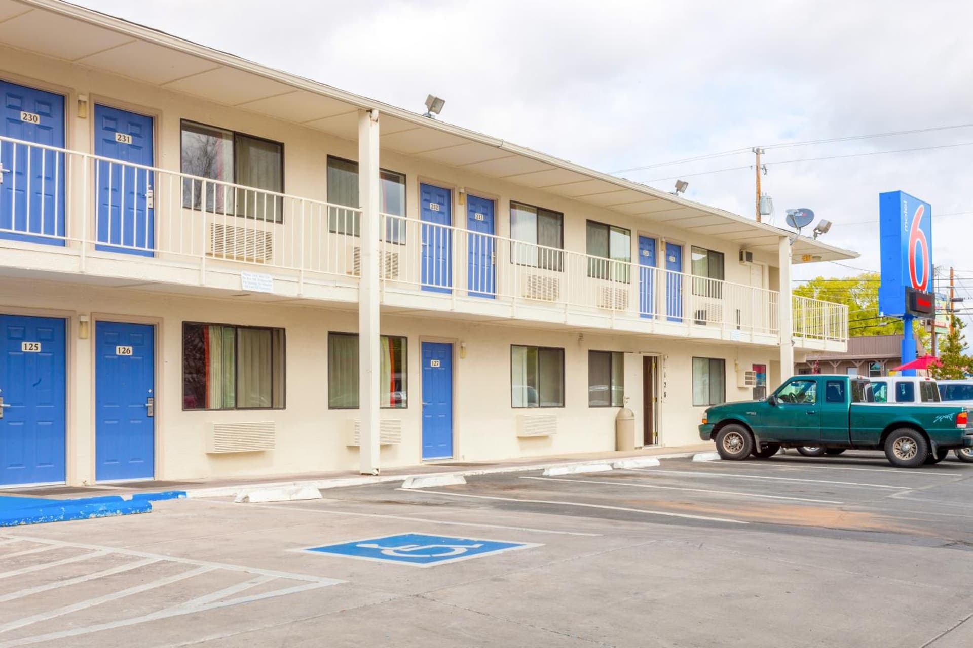 Motel 6-Klamath Falls, OR interior in Klamath Falls, OR — gallery photo 2