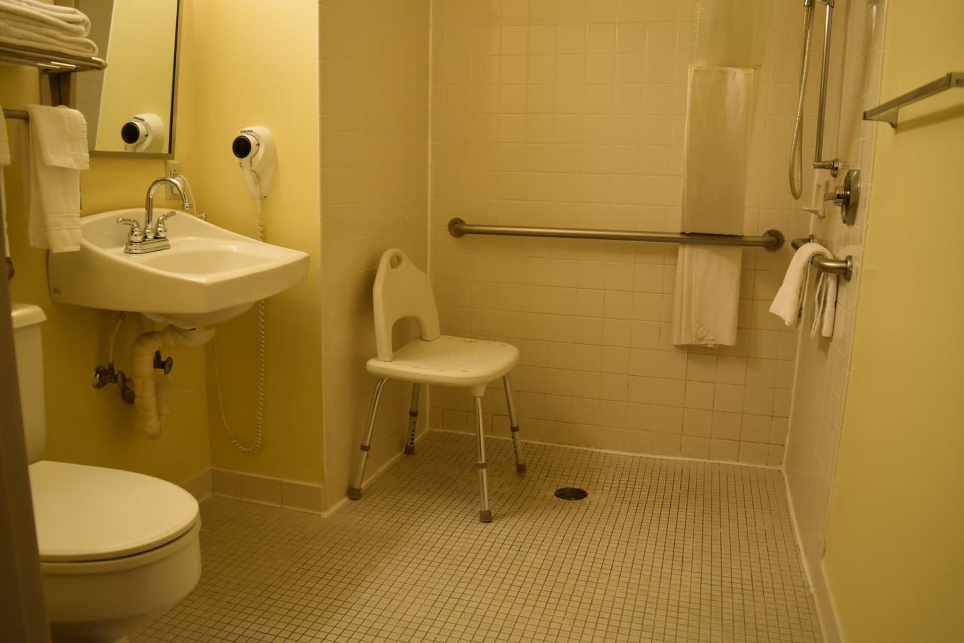 Days Inn by Wyndham Grand Island interior in Grand Island, NE — gallery photo 2
