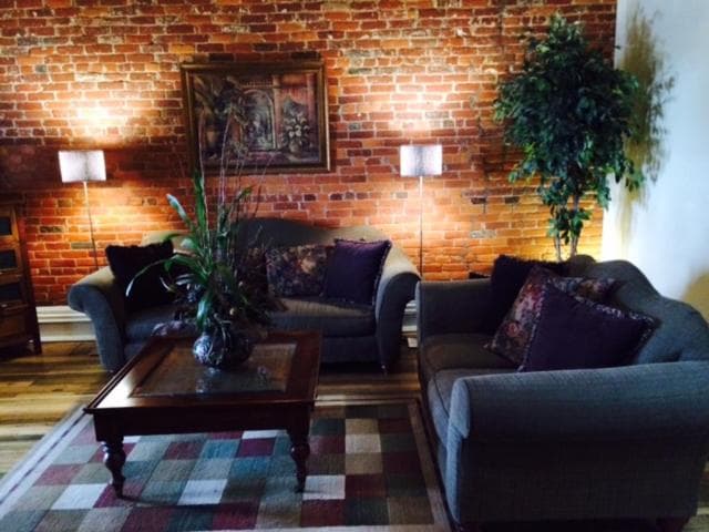 The 1857 featured exterior or lobby in Paducah, KY — similar hotel