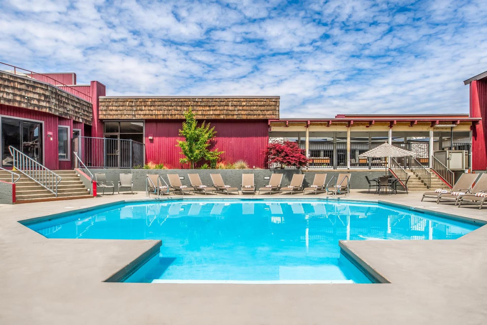 Red Lion Hotel Kennewick Columbia Center property views in Kennewick, WA — gallery photo 3