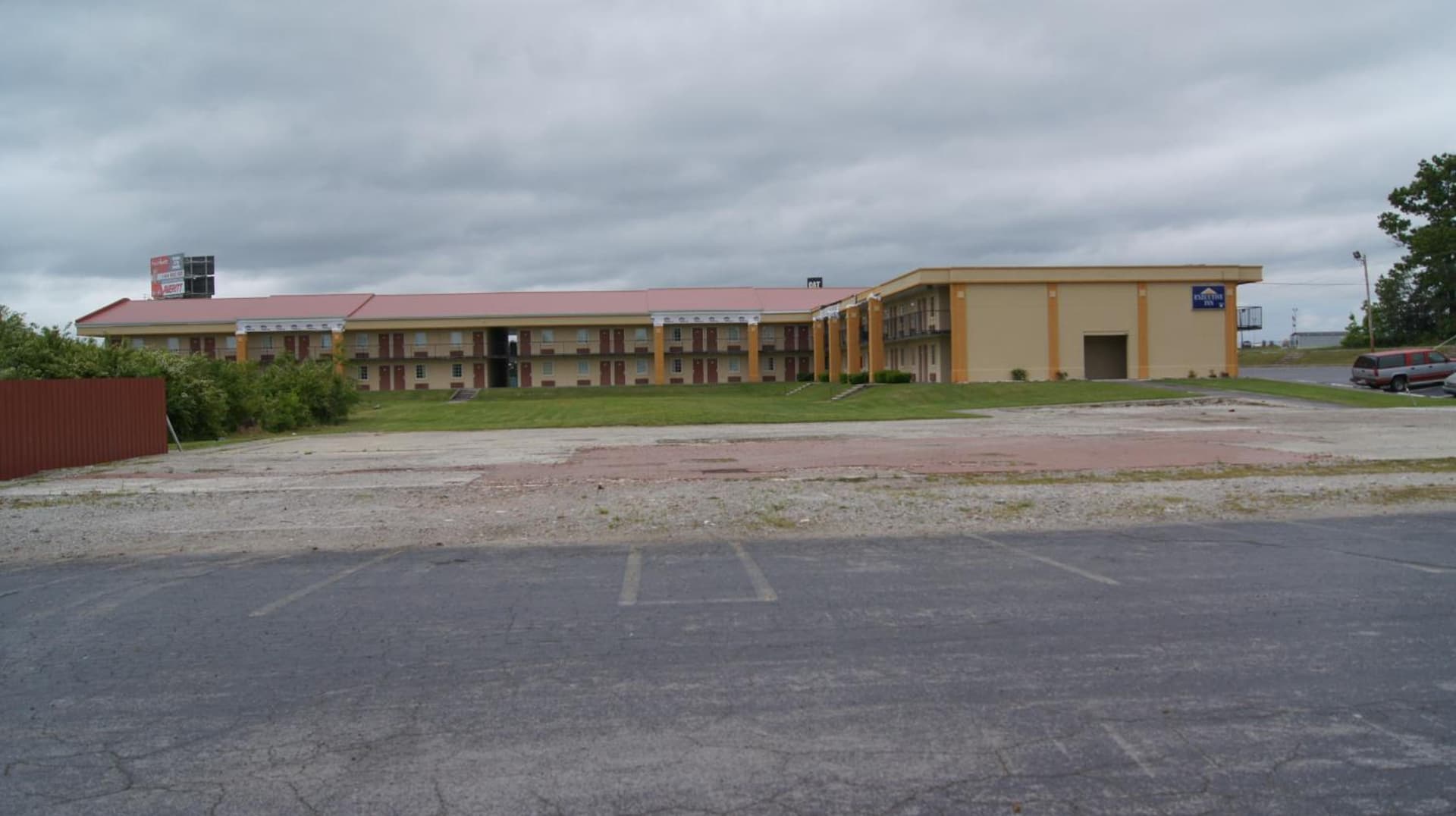Executive Inn interior in Crossville, TN — gallery photo 2