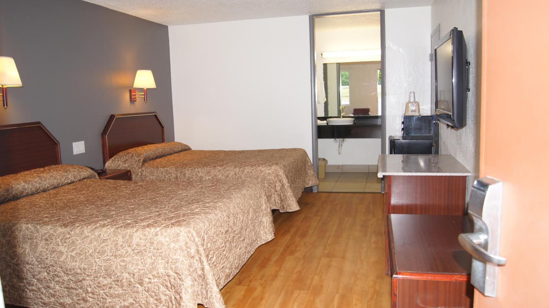 Executive Inn property views in Crossville, TN — gallery photo 3
