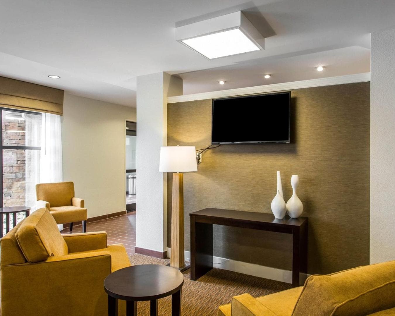 Sleep Inn & Suites Dayton South interior in Dayton, TN — gallery photo 2
