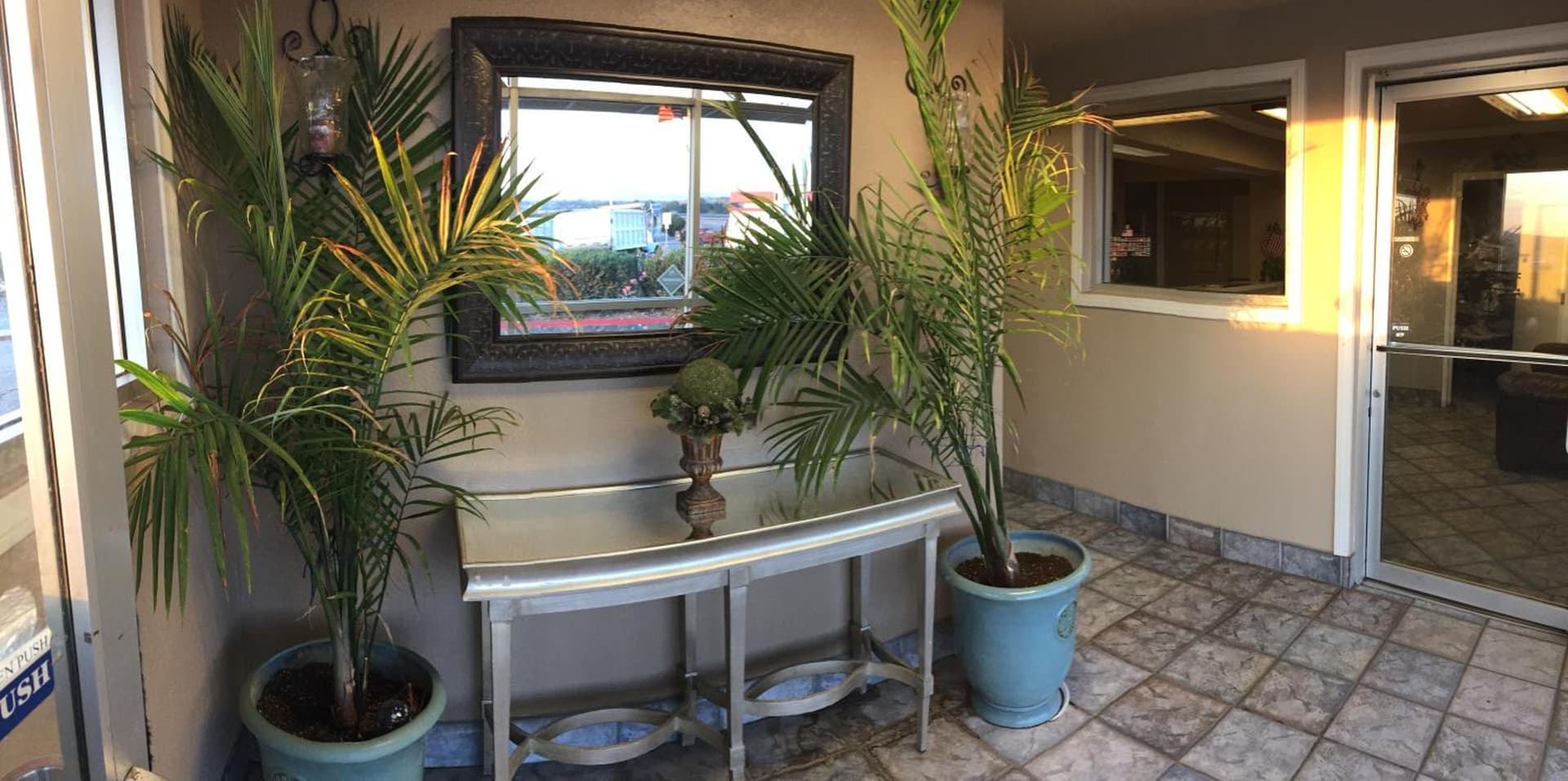 Hilltop Inn & Suites gallery photo in Victorville, CA — image 10