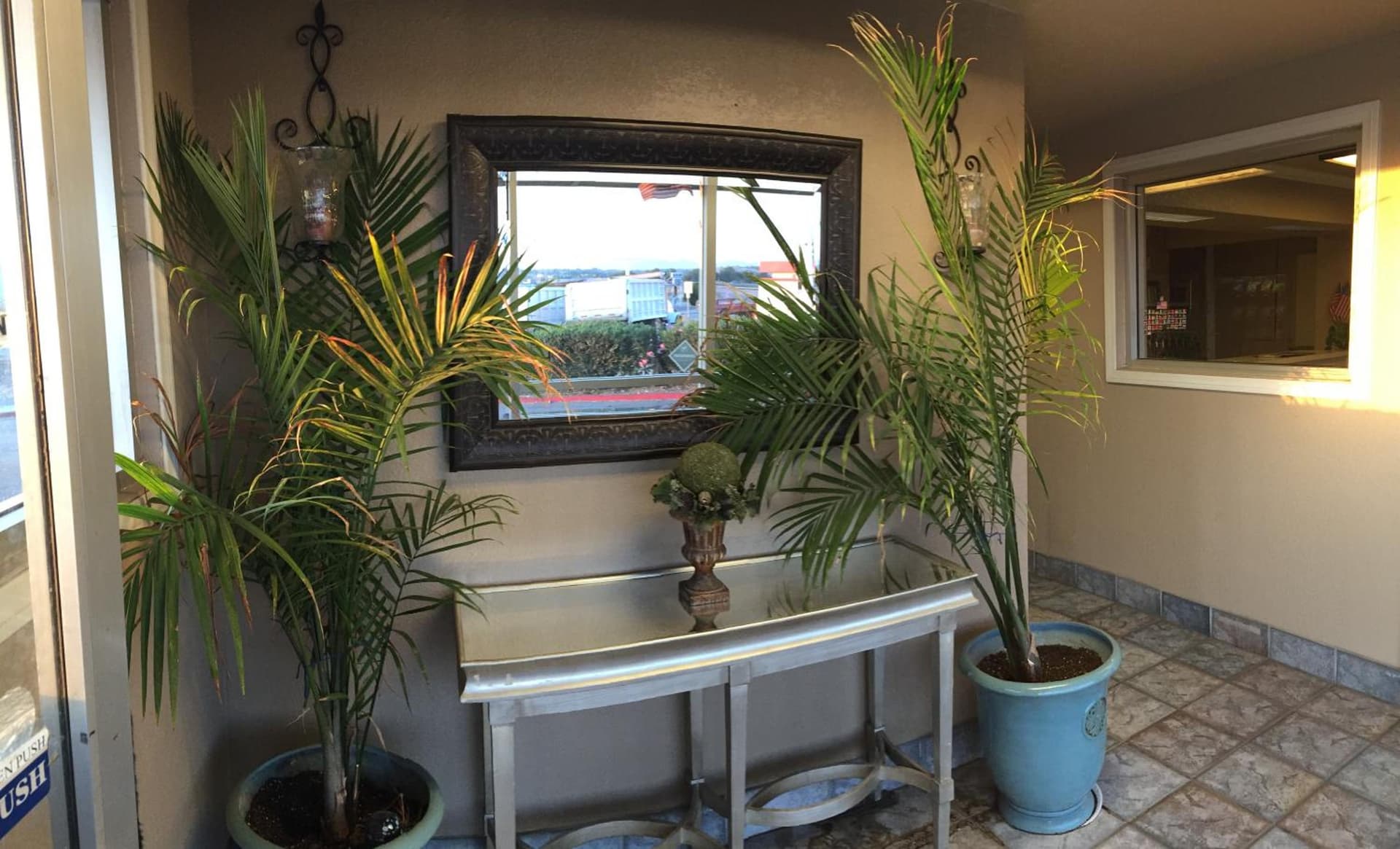 Hilltop Inn & Suites interior in Victorville, CA — gallery photo 2