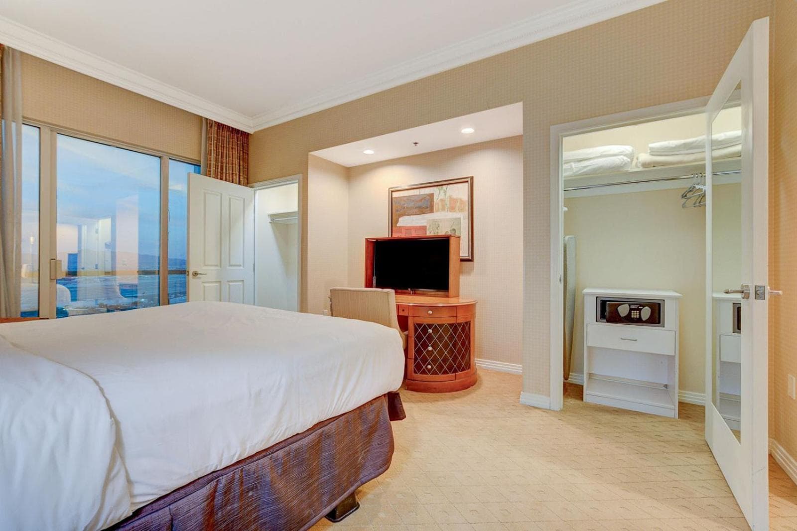 Lumiere Suite at MGM Signature Tower 1 with Balcony 5 MIN WALK FROM F1 GRANDSTAND gallery photo in Paradise, NV — image 11