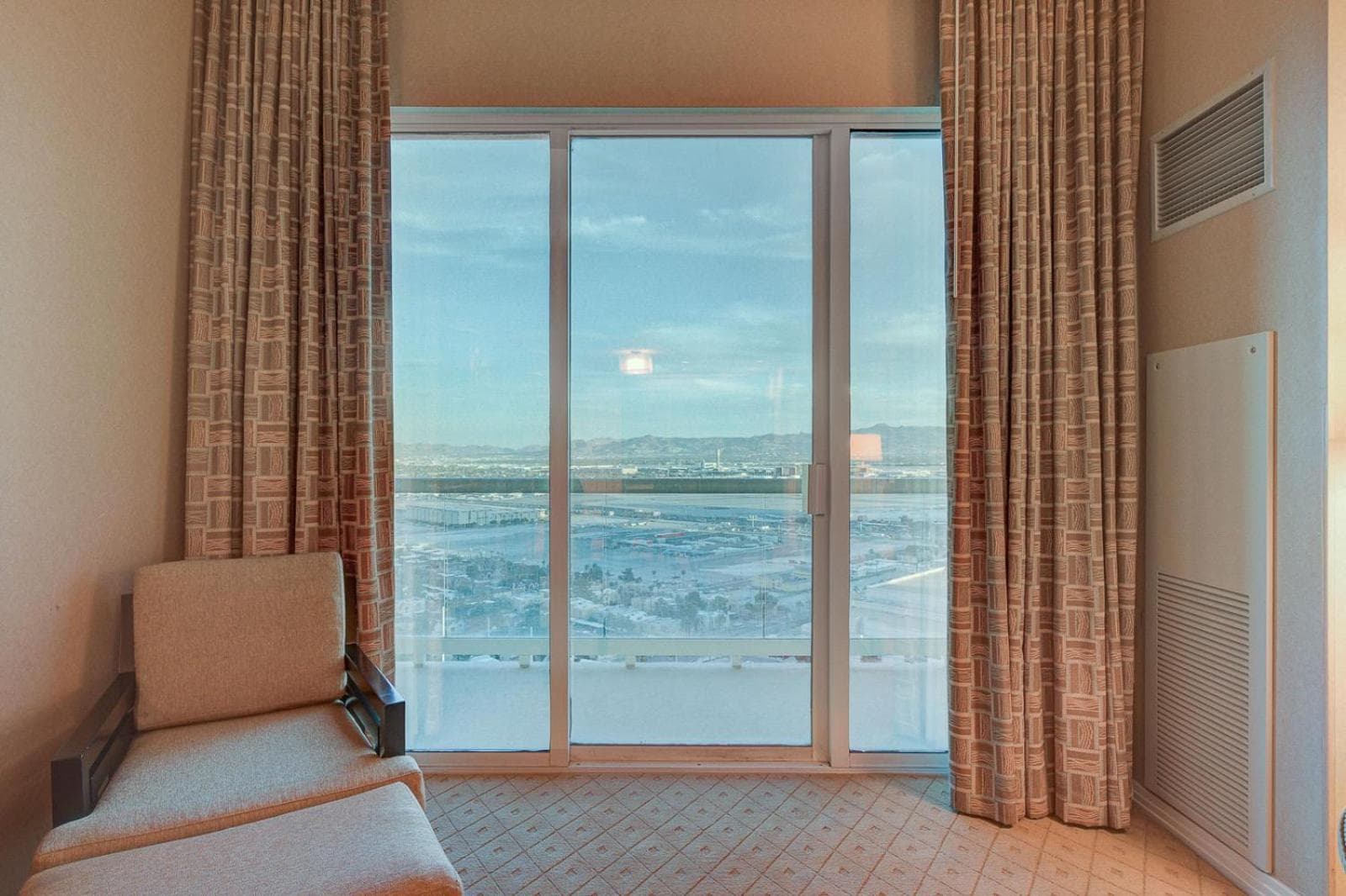 Lumiere Suite at MGM Signature Tower 1 with Balcony 5 MIN WALK FROM F1 GRANDSTAND gallery photo in Paradise, NV — image 9