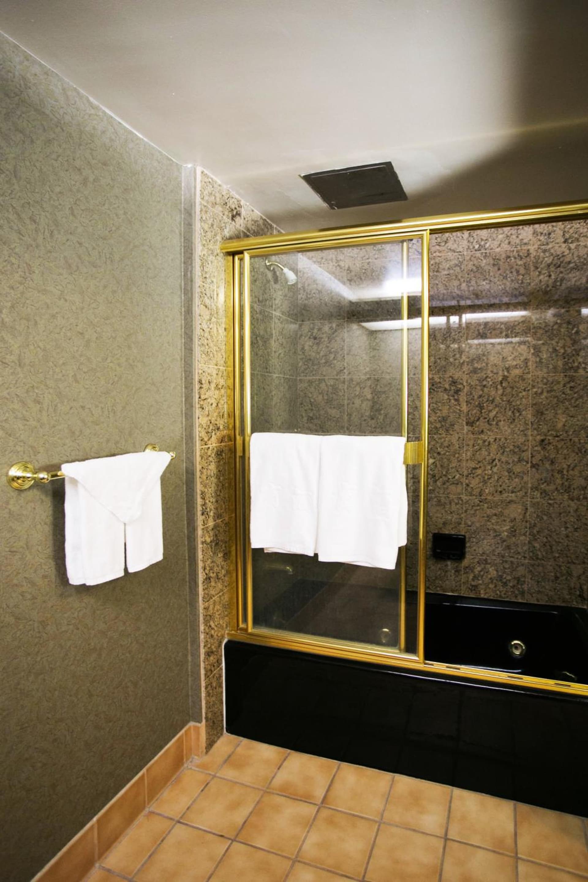 LA Crystal Hotel -Los Angeles-Long Beach Area gallery photo in Carson, CA — image 89