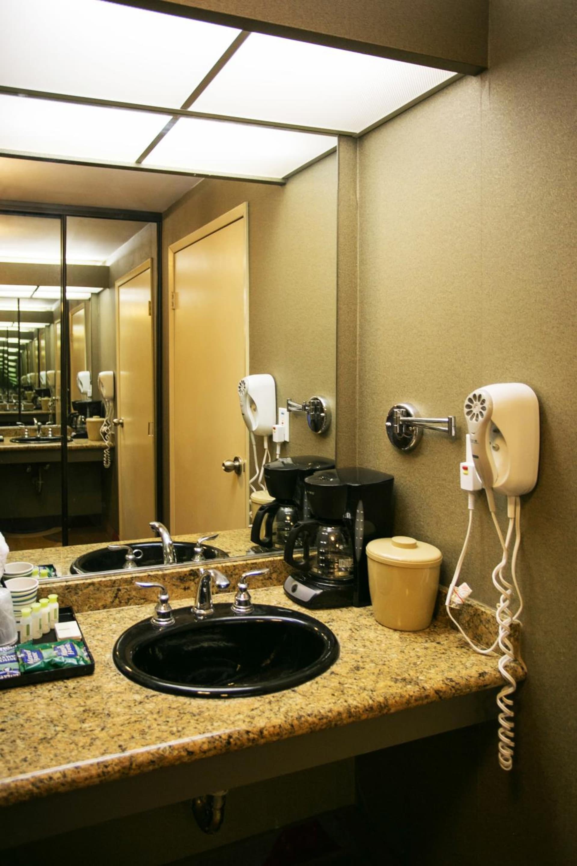 LA Crystal Hotel -Los Angeles-Long Beach Area gallery photo in Carson, CA — image 30