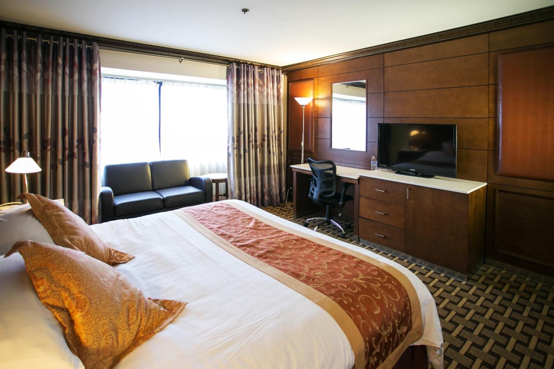 LA Crystal Hotel -Los Angeles-Long Beach Area gallery photo in Carson, CA — image 70