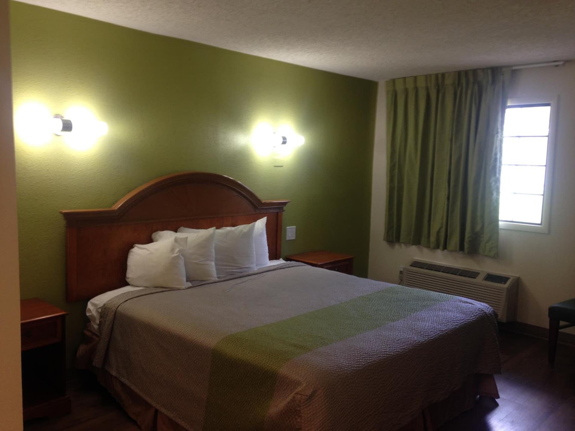 Red Carpet Inn - New Brunswick interior in New Brunswick, NJ — gallery photo 2