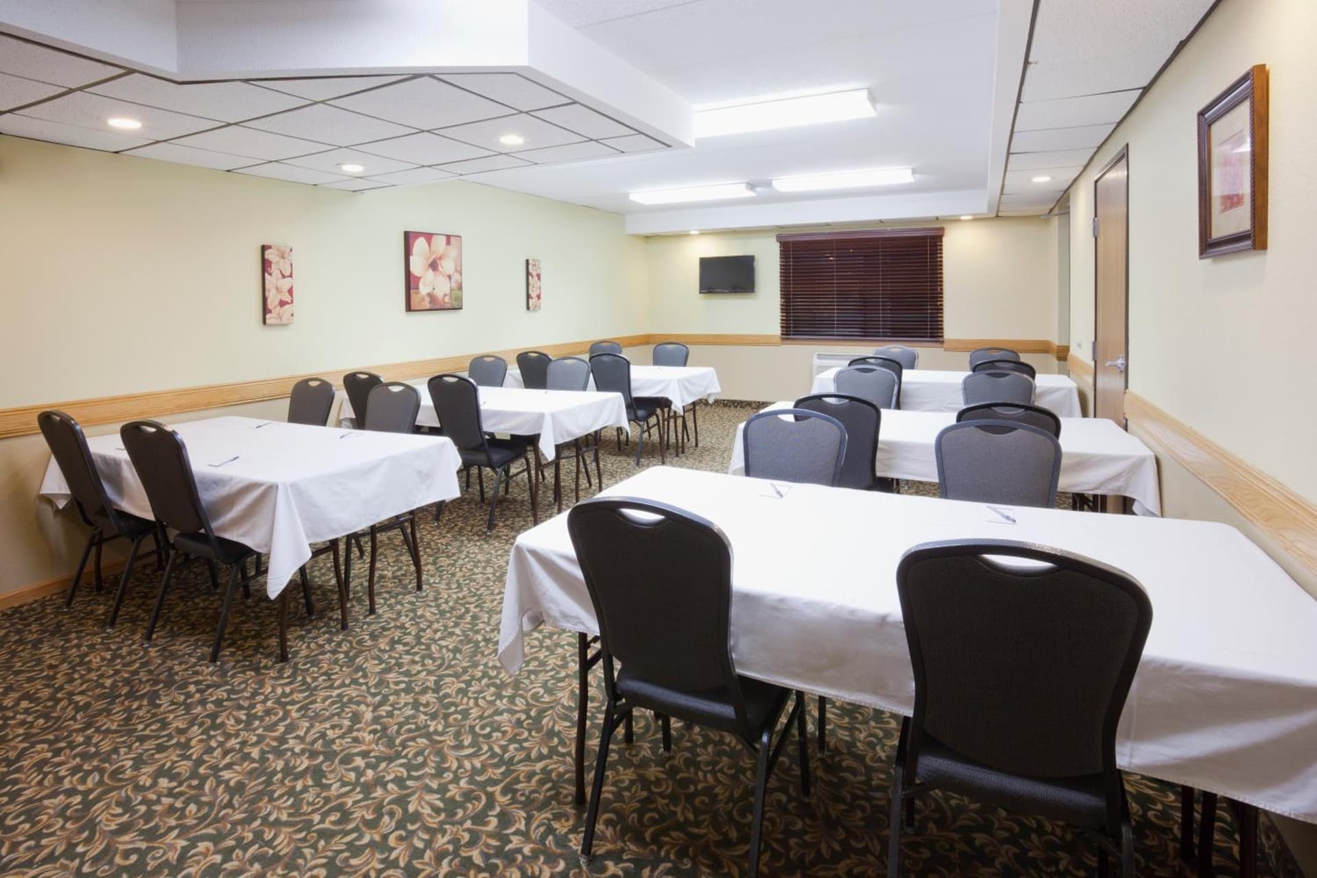 AmericInn by Wyndham Fargo West Acres gallery photo in Fargo, ND — image 15