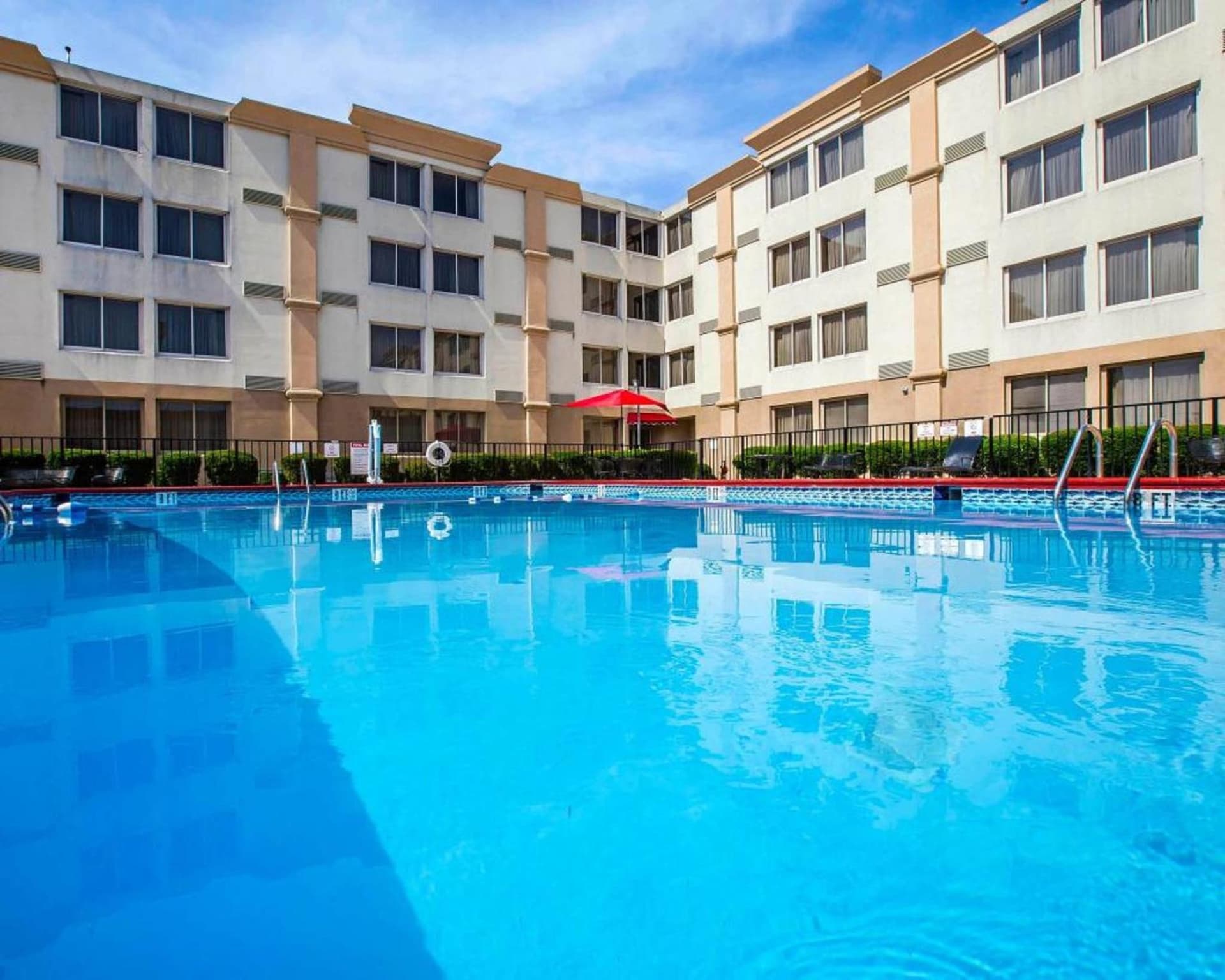 Ramada by Wyndham Birmingham Airport gallery photo in Birmingham, AL — image 8