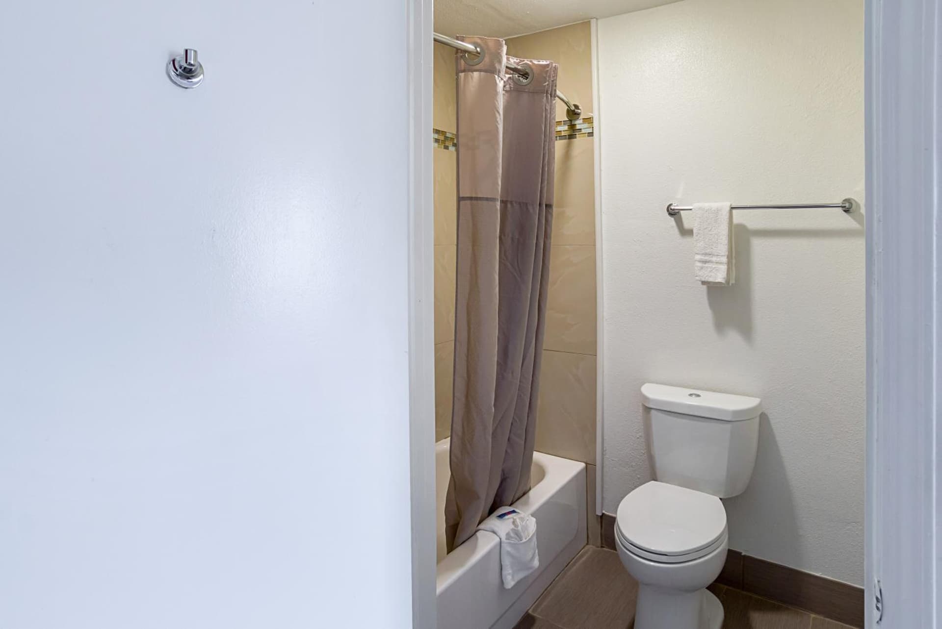 Motel 6-Grand Prairie, TX - Near Six Flags Drive gallery photo in Grand Prairie, TX — image 49