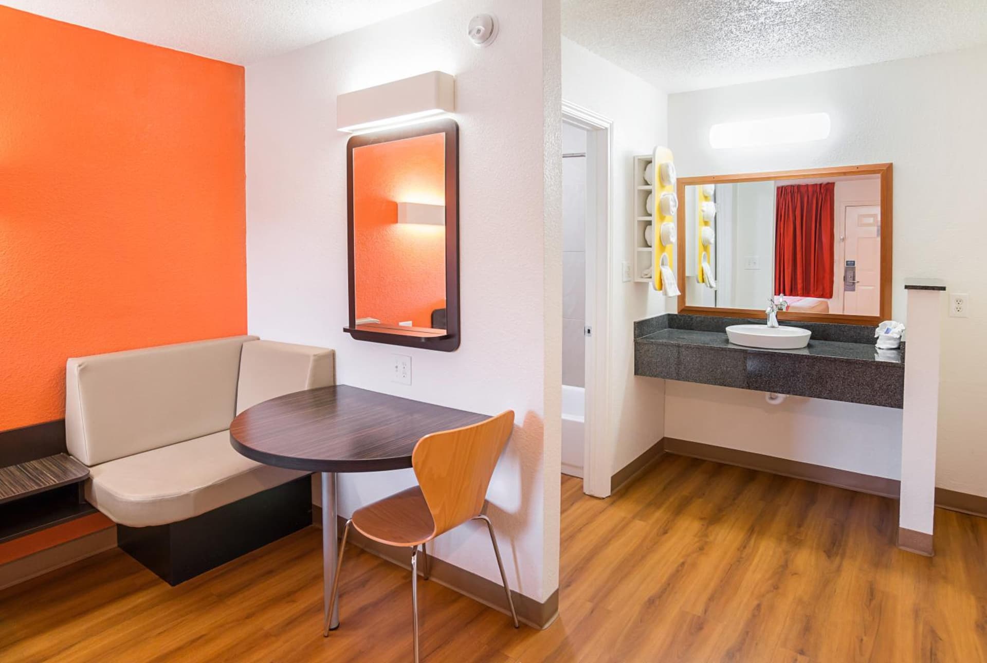 Motel 6-Grand Prairie, TX - Near Six Flags Drive gallery photo in Grand Prairie, TX — image 39