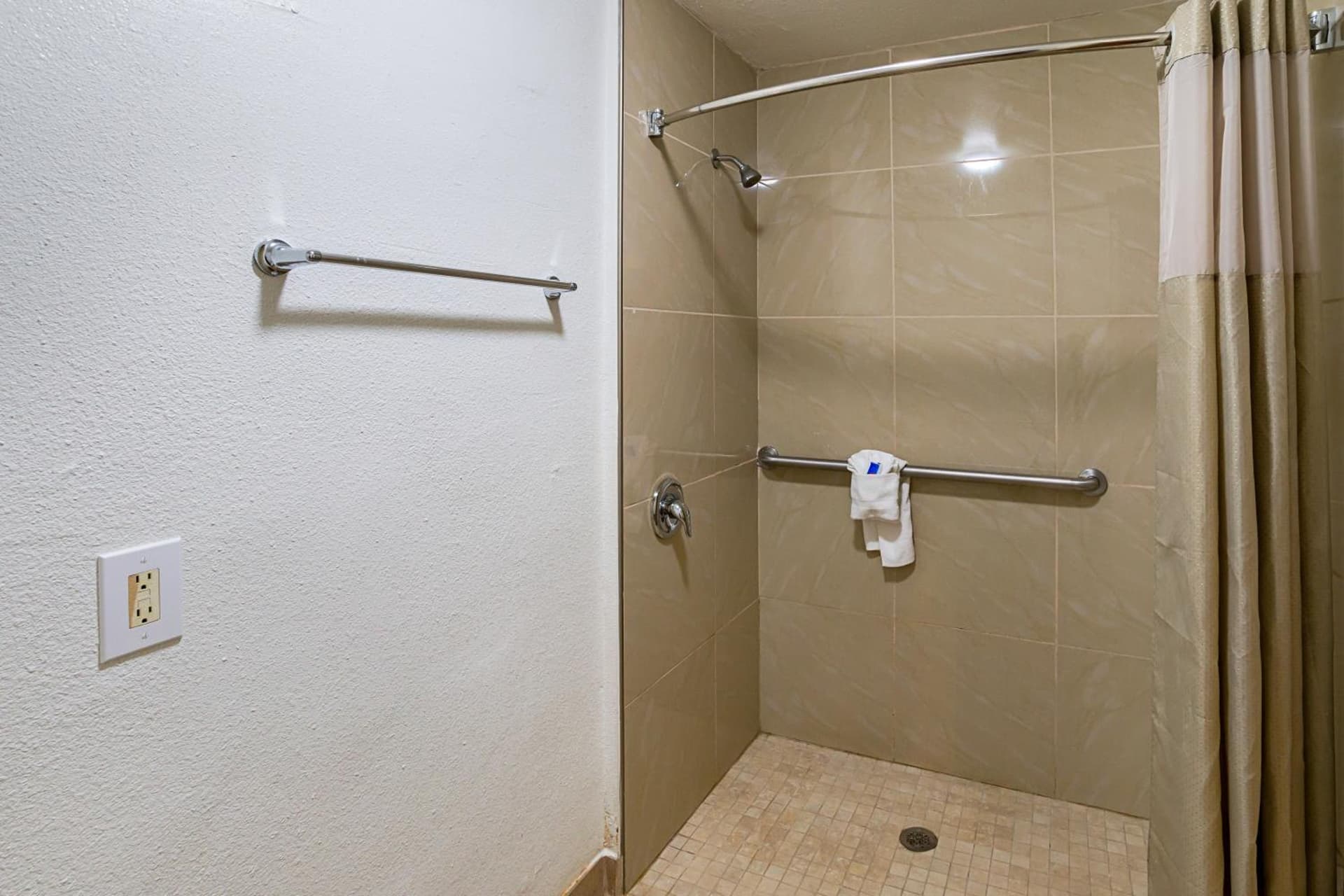 Motel 6-Grand Prairie, TX - Near Six Flags Drive gallery photo in Grand Prairie, TX — image 44