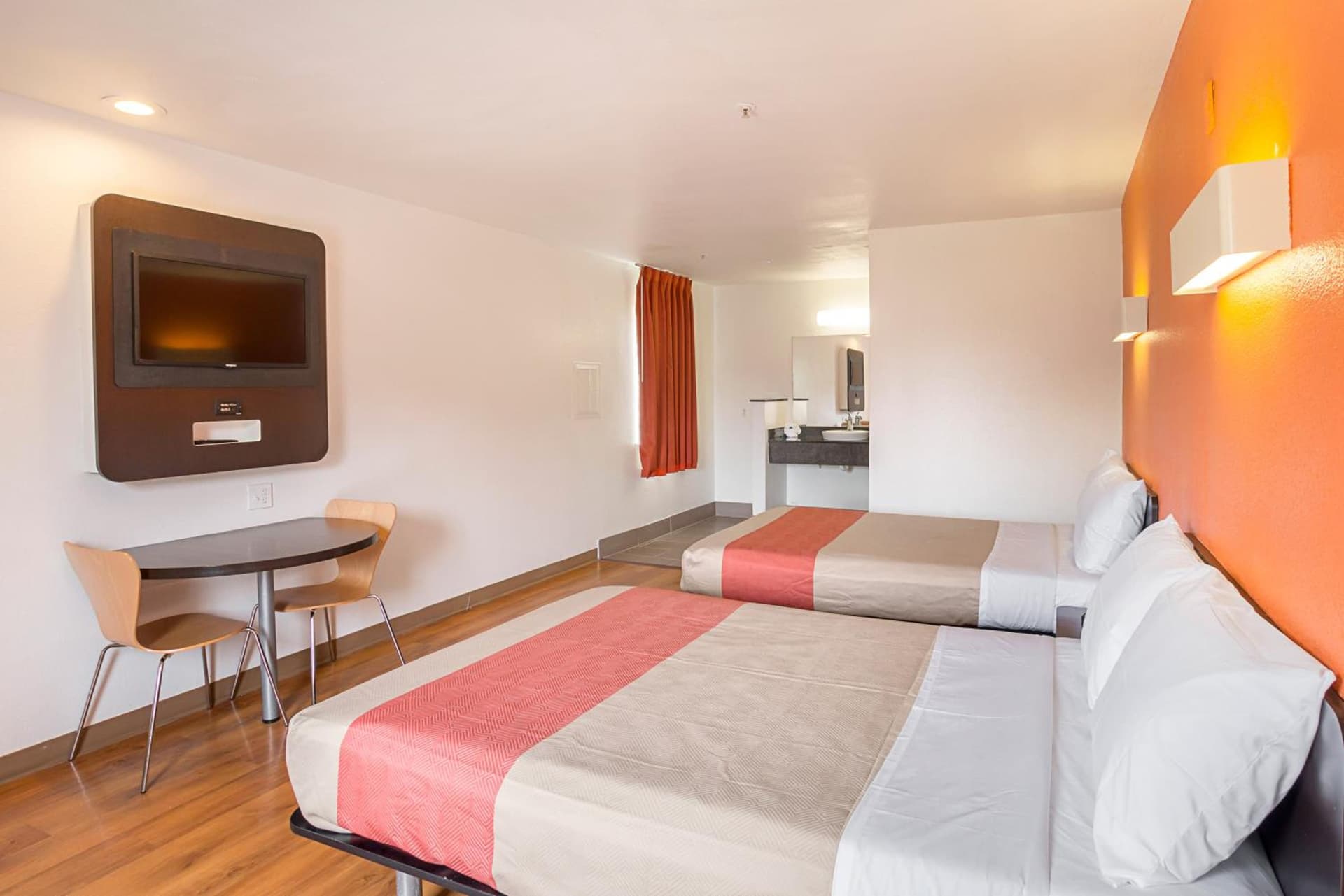 Motel 6-Grand Prairie, TX - Near Six Flags Drive gallery photo in Grand Prairie, TX — image 4