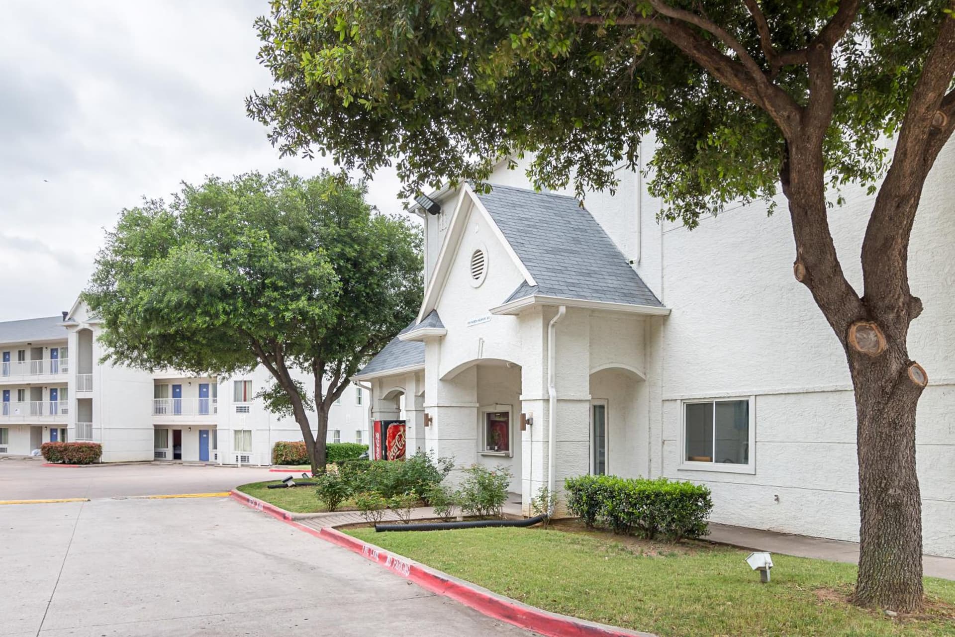 Motel 6-Grand Prairie, TX - Near Six Flags Drive property views in Grand Prairie, TX — gallery photo 3