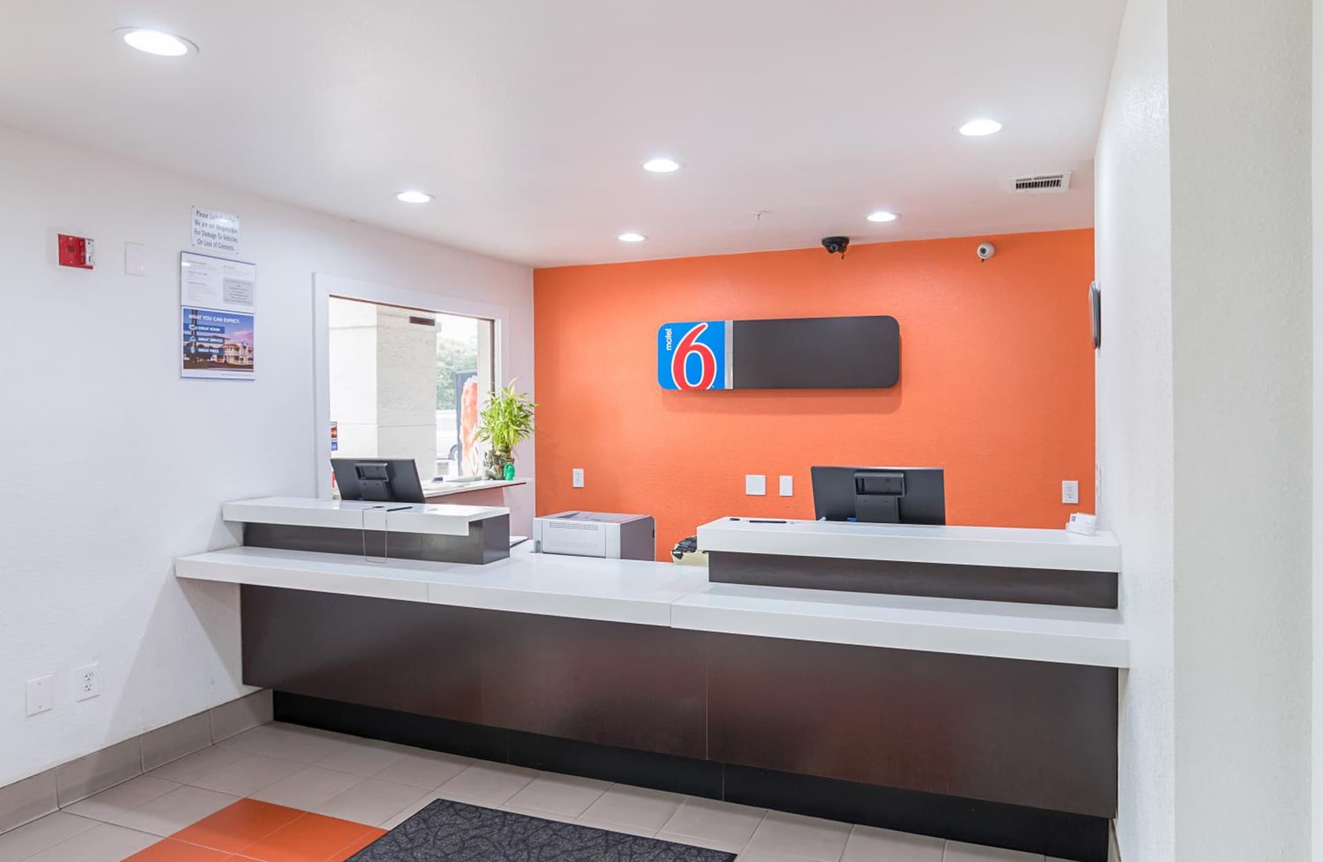 Motel 6-Grand Prairie, TX - Near Six Flags Drive property views in Grand Prairie, TX — gallery photo 3