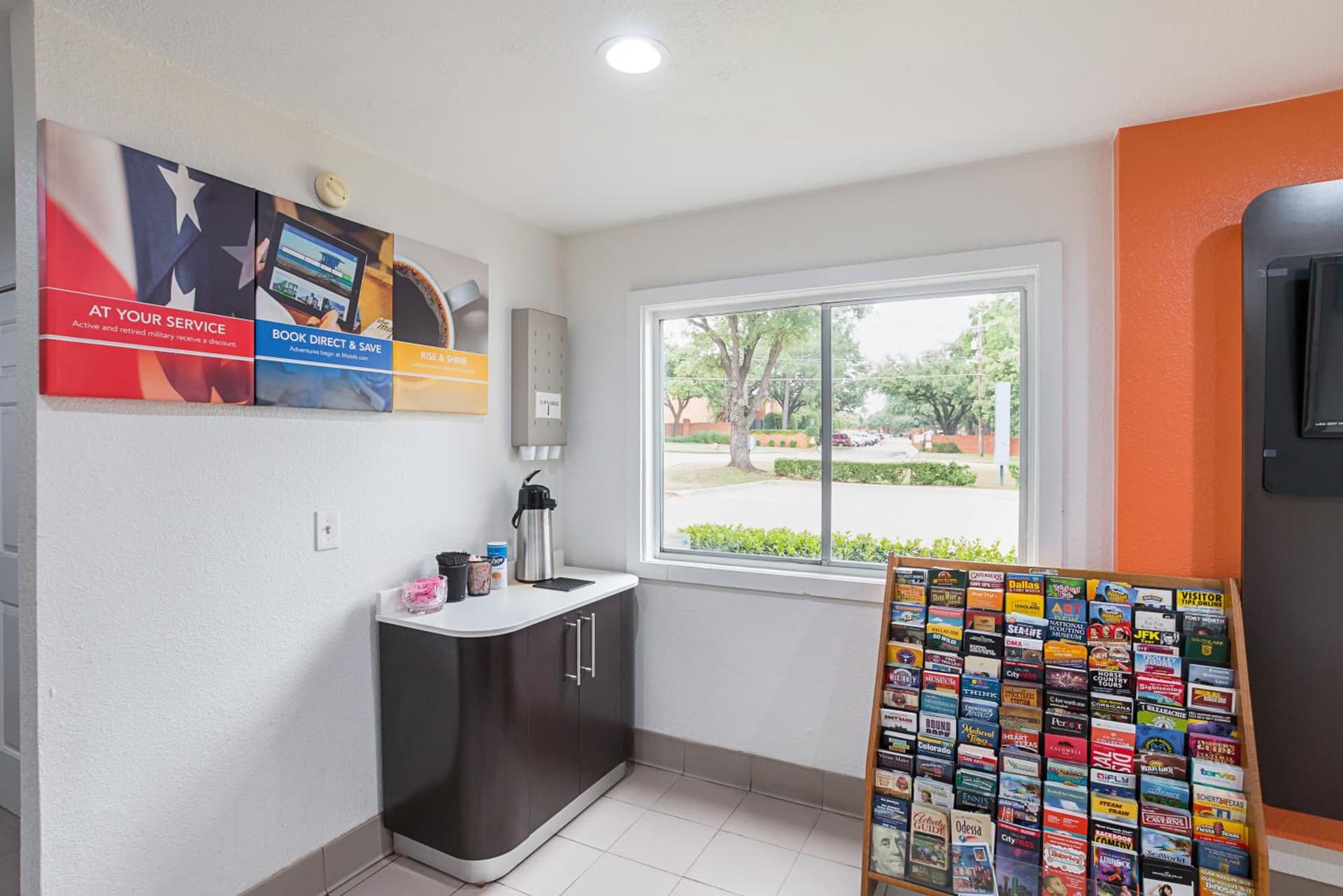 Motel 6-Grand Prairie, TX - Near Six Flags Drive gallery photo in Grand Prairie, TX — image 12