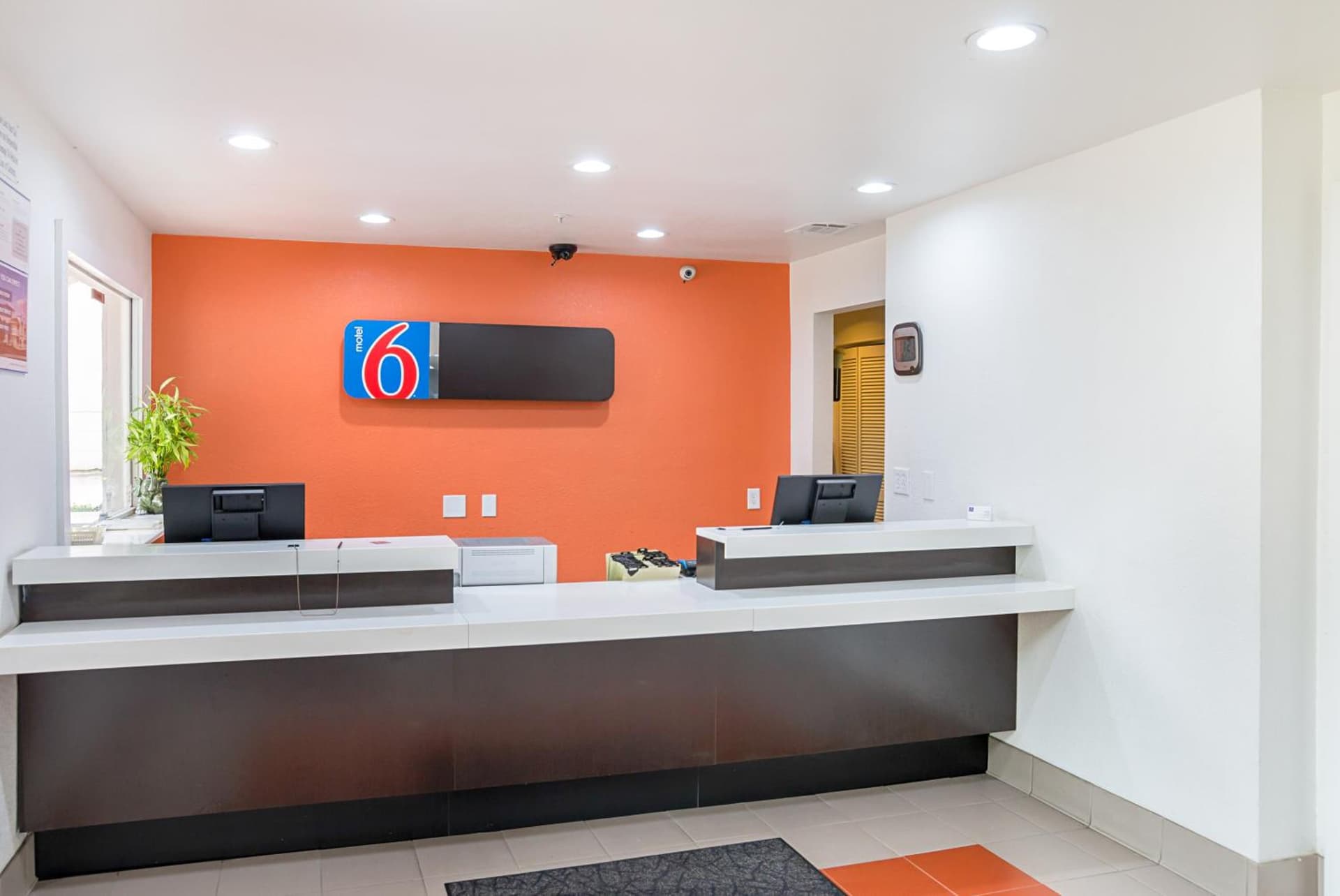 Motel 6-Grand Prairie, TX - Near Six Flags Drive property views in Grand Prairie, TX — gallery photo 3