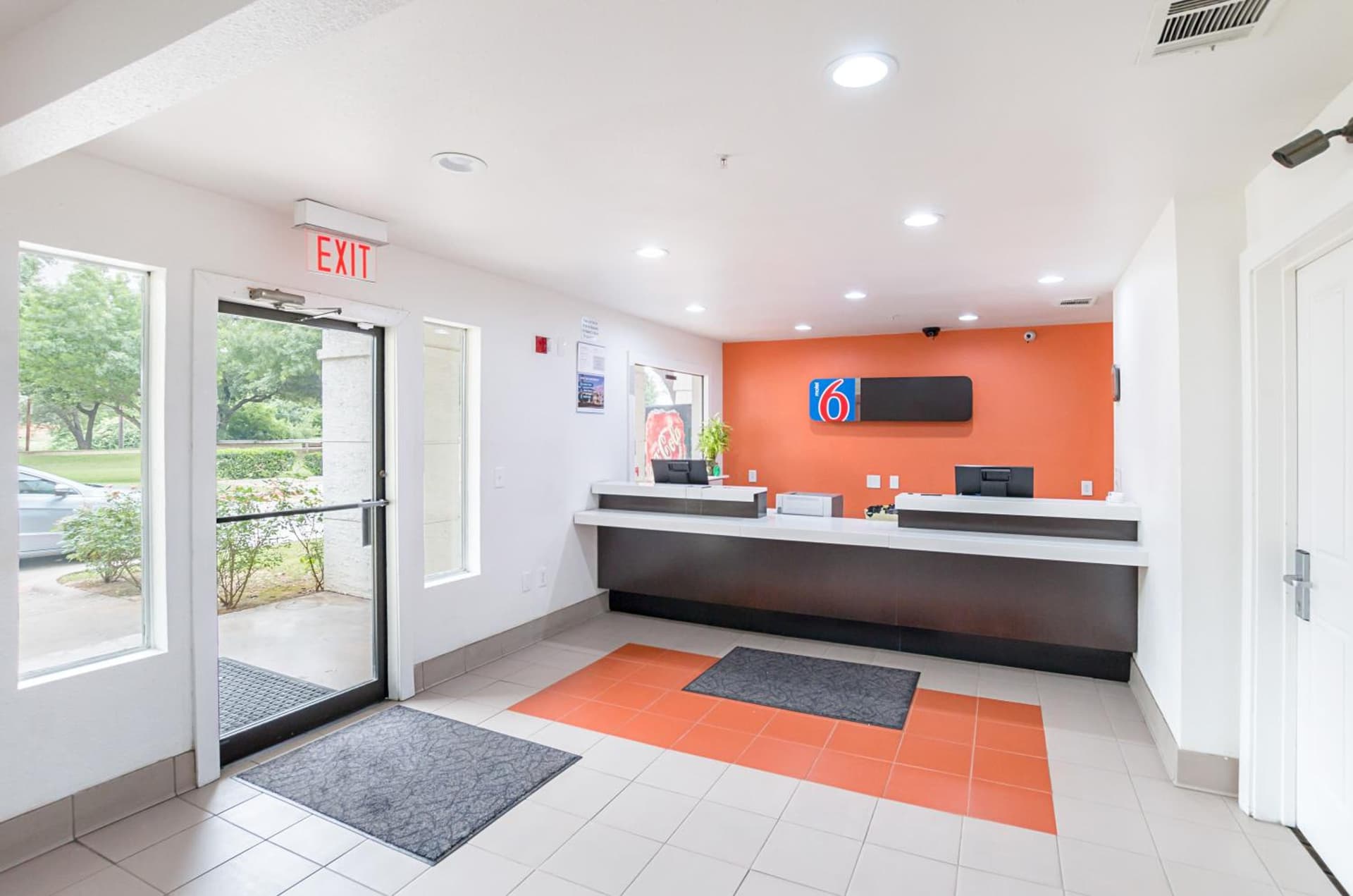 Motel 6-Grand Prairie, TX - Near Six Flags Drive gallery photo in Grand Prairie, TX — image 21