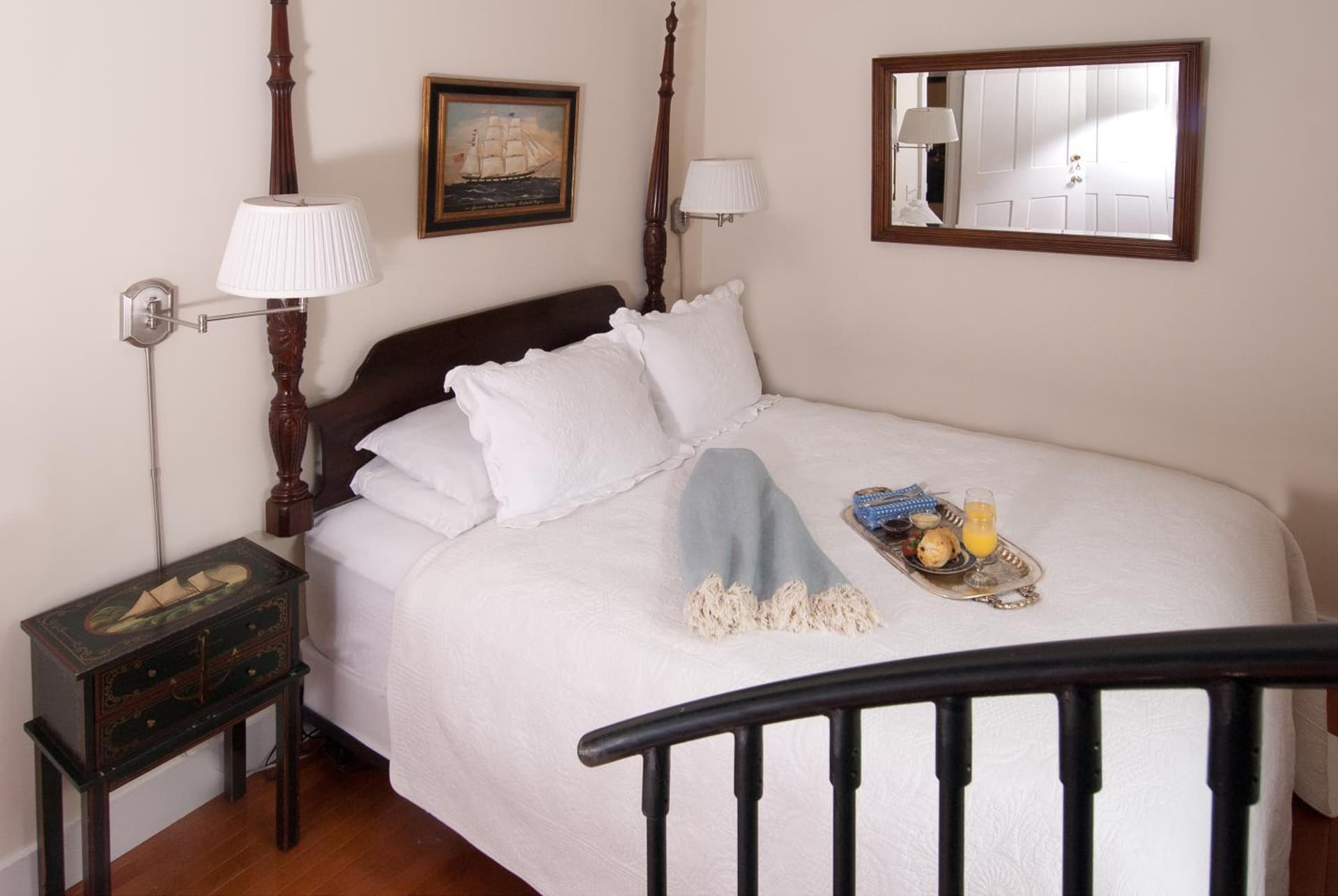 Marshall Slocum Inn interior in Newport, RI — gallery photo 2