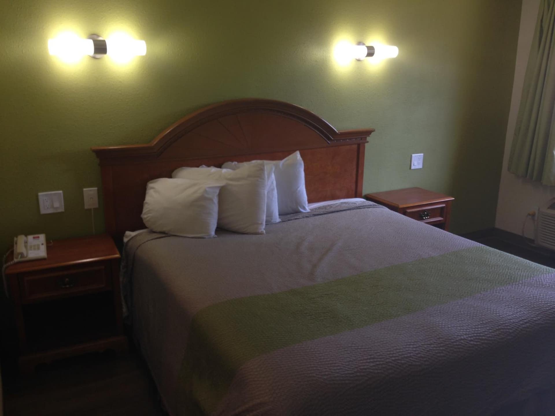 Red Carpet Inn - New Brunswick property views in New Brunswick, NJ — gallery photo 3