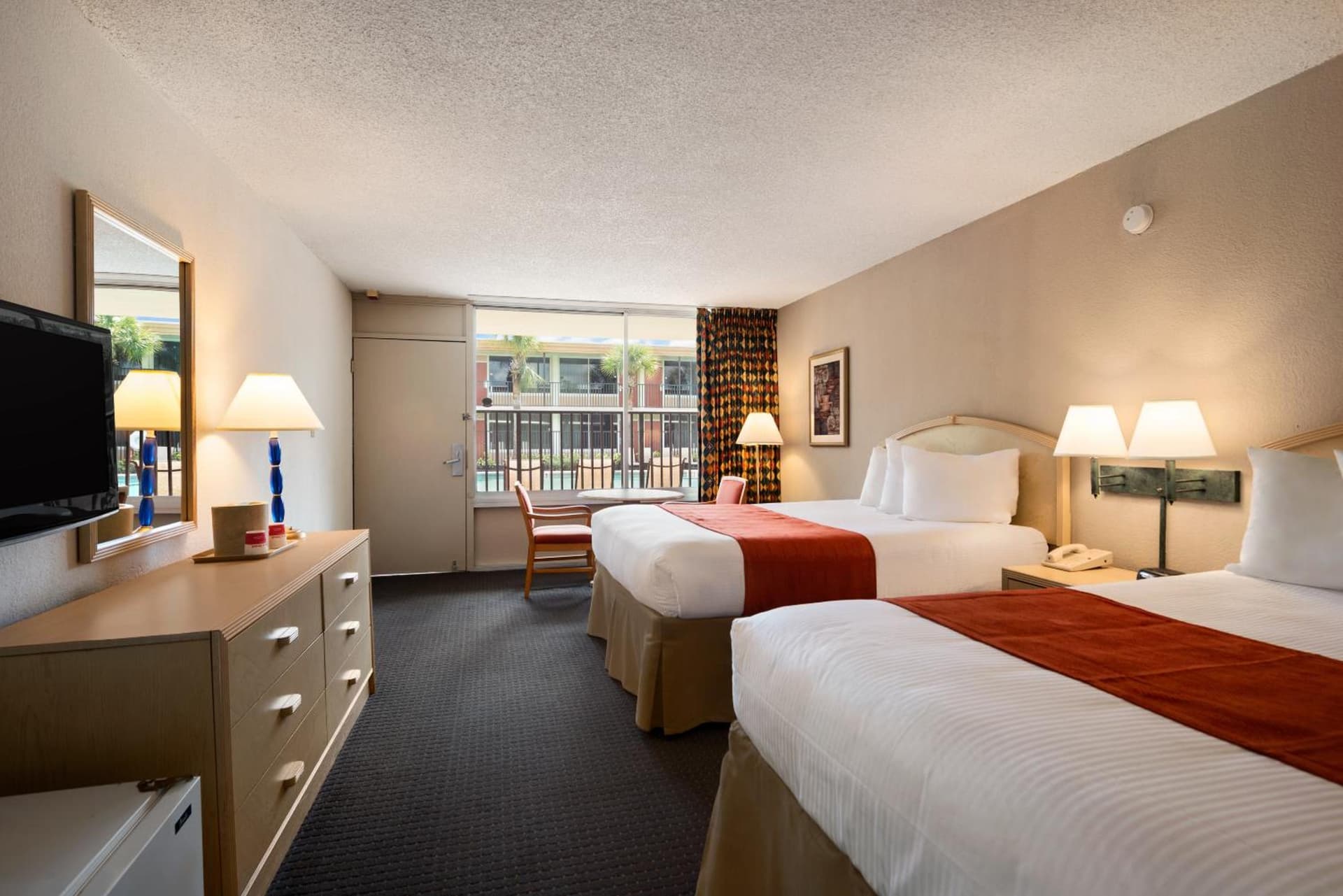 Ramada by Wyndham Kissimmee Gateway - Free Theme Park Shuttle gallery photo in Orlando, FL — image 6