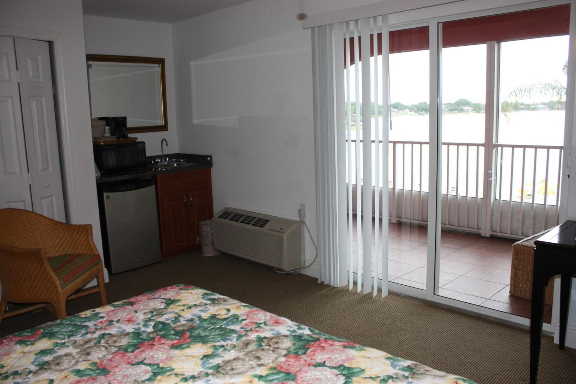 Lake Roy Beach Inn - Winter Haven gallery photo in Winter Haven, FL — image 20