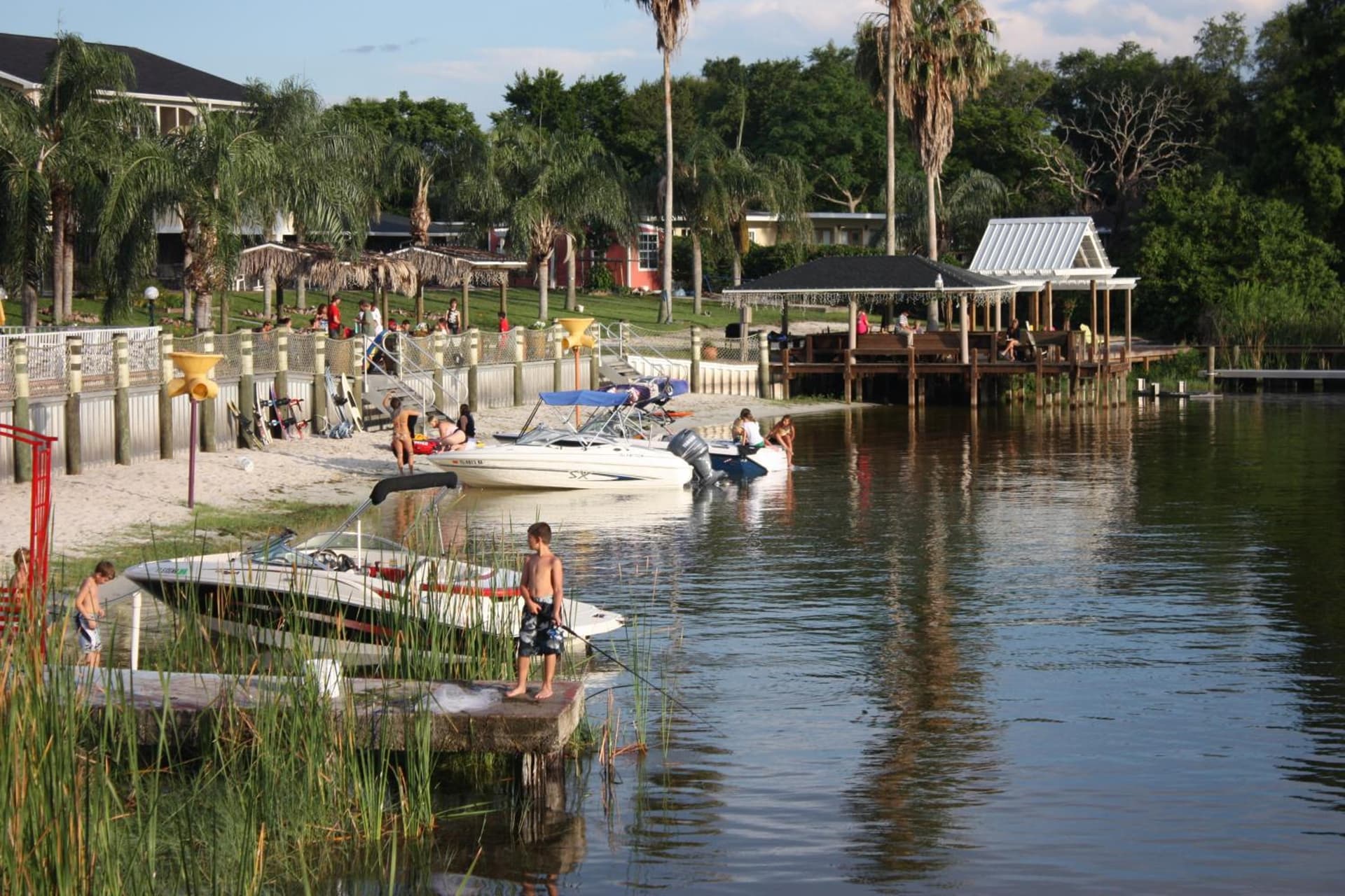 Lake Roy Beach Inn - Winter Haven interior in Winter Haven, FL — gallery photo 2
