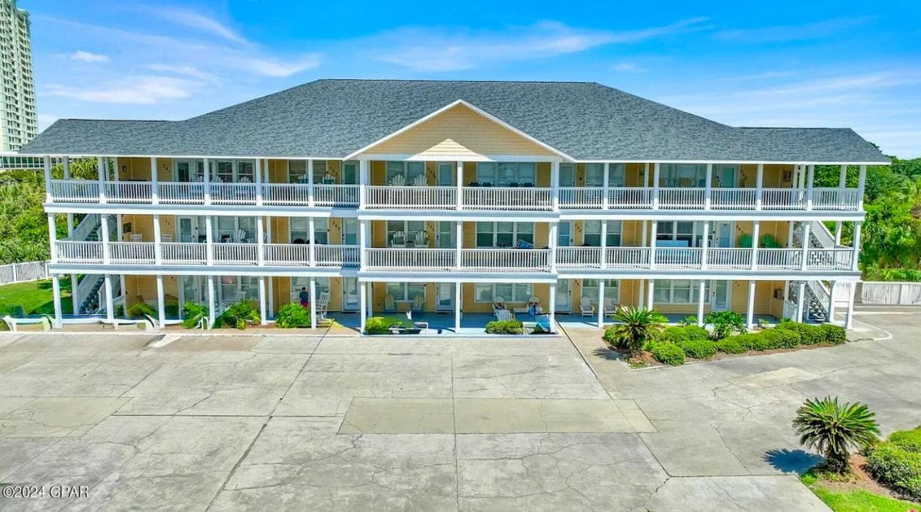 Cozy retreat property views in Panama City Beach, FL — gallery photo 3