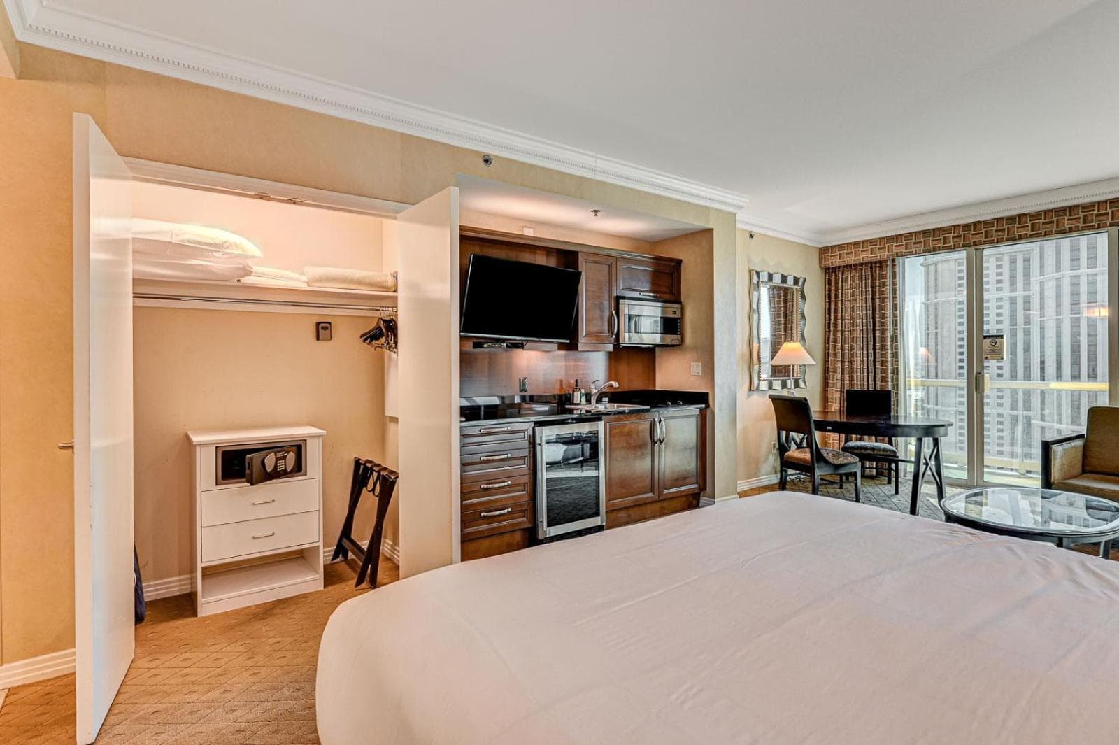Sierra Studio at MGM Signature Tower 1 with Balcony Strip View 5 MIN WALK FROM F1 GRANDSTAND gallery photo in Paradise, NV — image 21