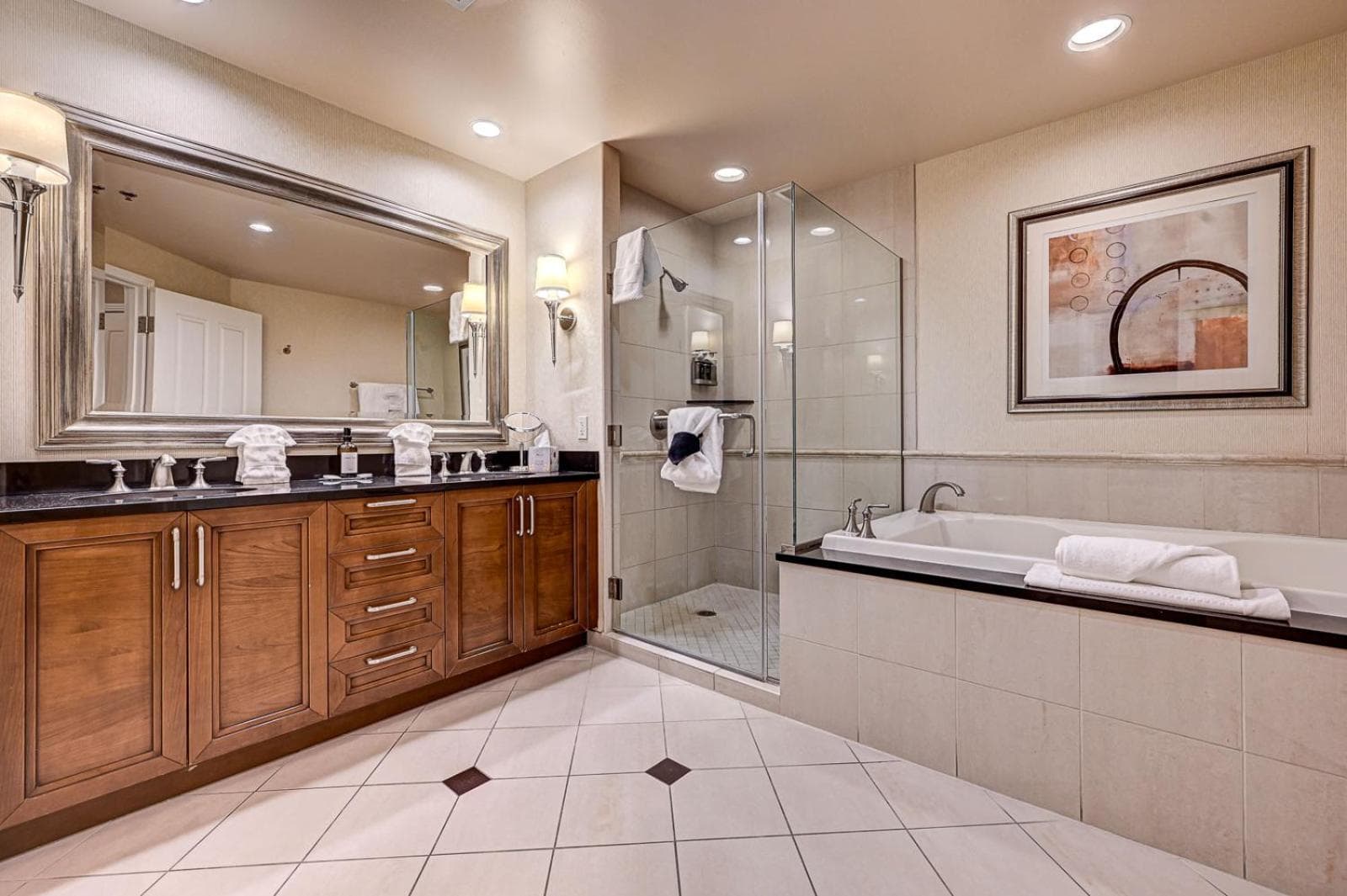 Sierra Studio at MGM Signature Tower 1 with Balcony Strip View 5 MIN WALK FROM F1 GRANDSTAND gallery photo in Paradise, NV — image 36