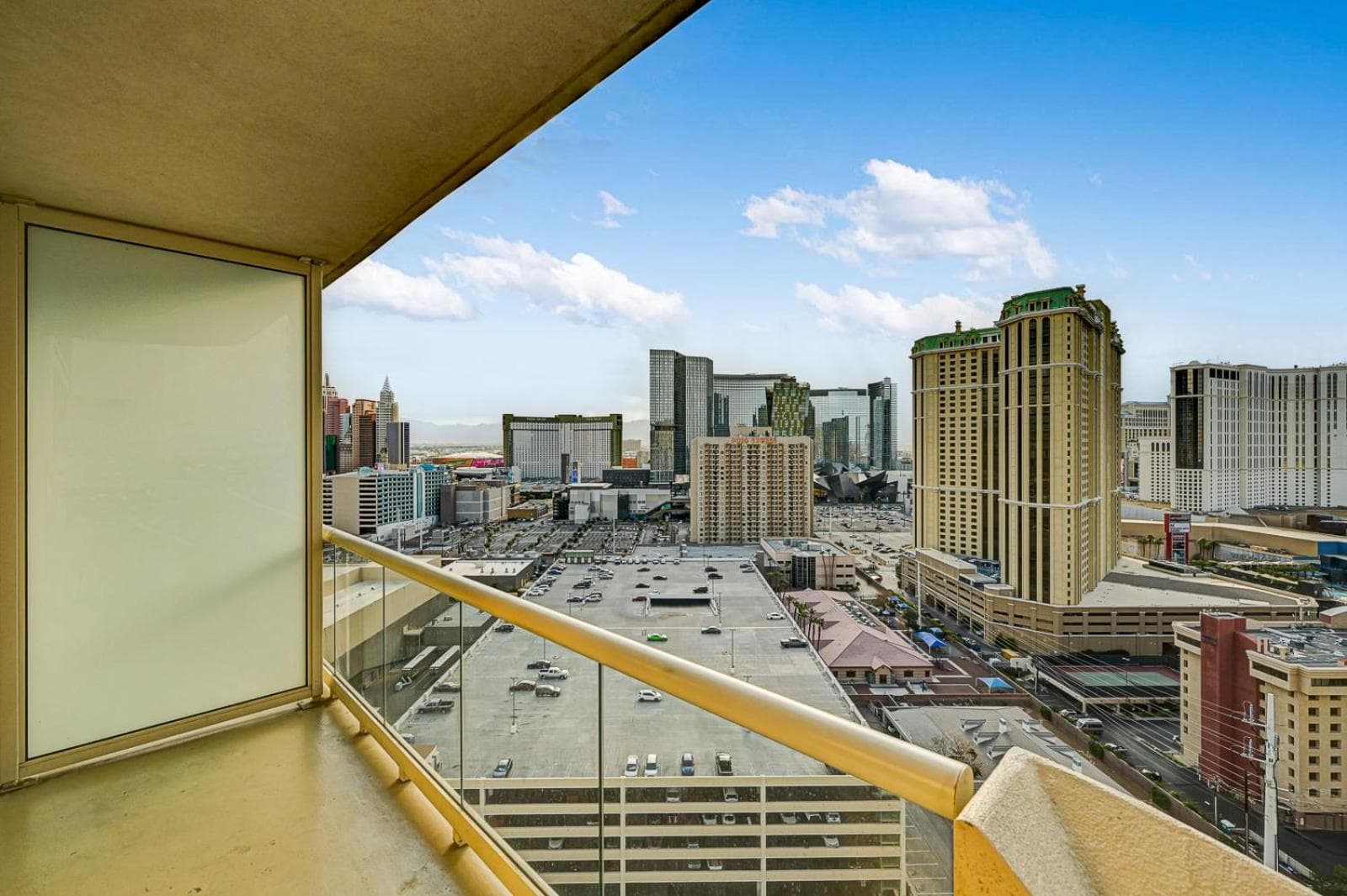 Sierra Studio at MGM Signature Tower 1 with Balcony Strip View 5 MIN WALK FROM F1 GRANDSTAND gallery photo in Paradise, NV — image 4
