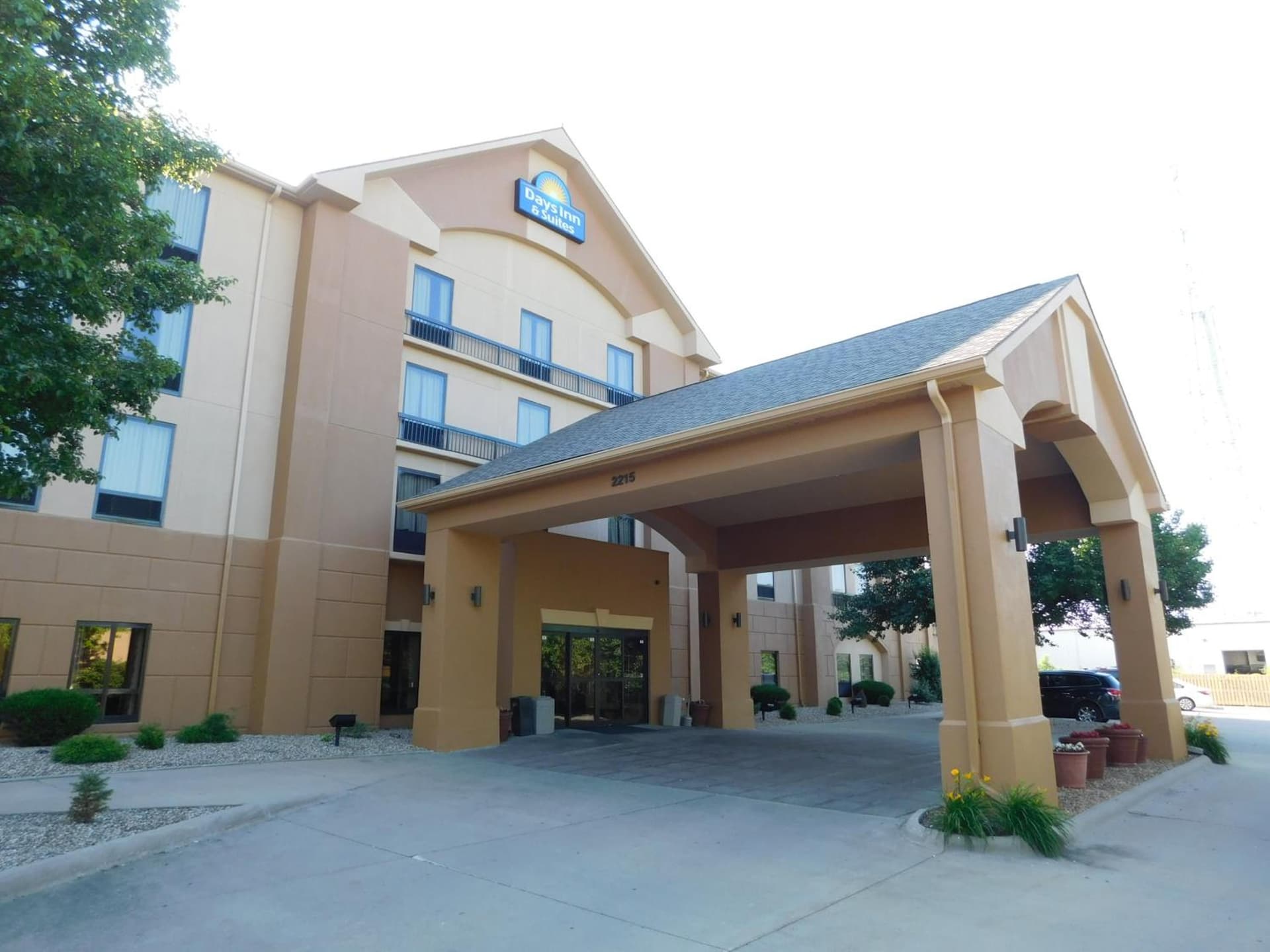 Days Inn & Suites by Wyndham Cedar Rapids gallery photo in Cedar Rapids, IA — image 13