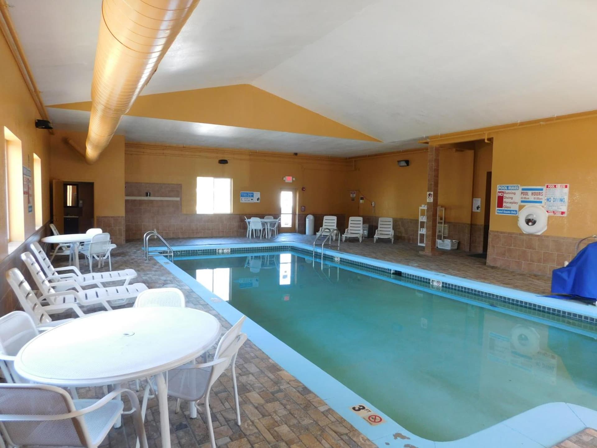 Days Inn & Suites by Wyndham Cedar Rapids gallery photo in Cedar Rapids, IA — image 15