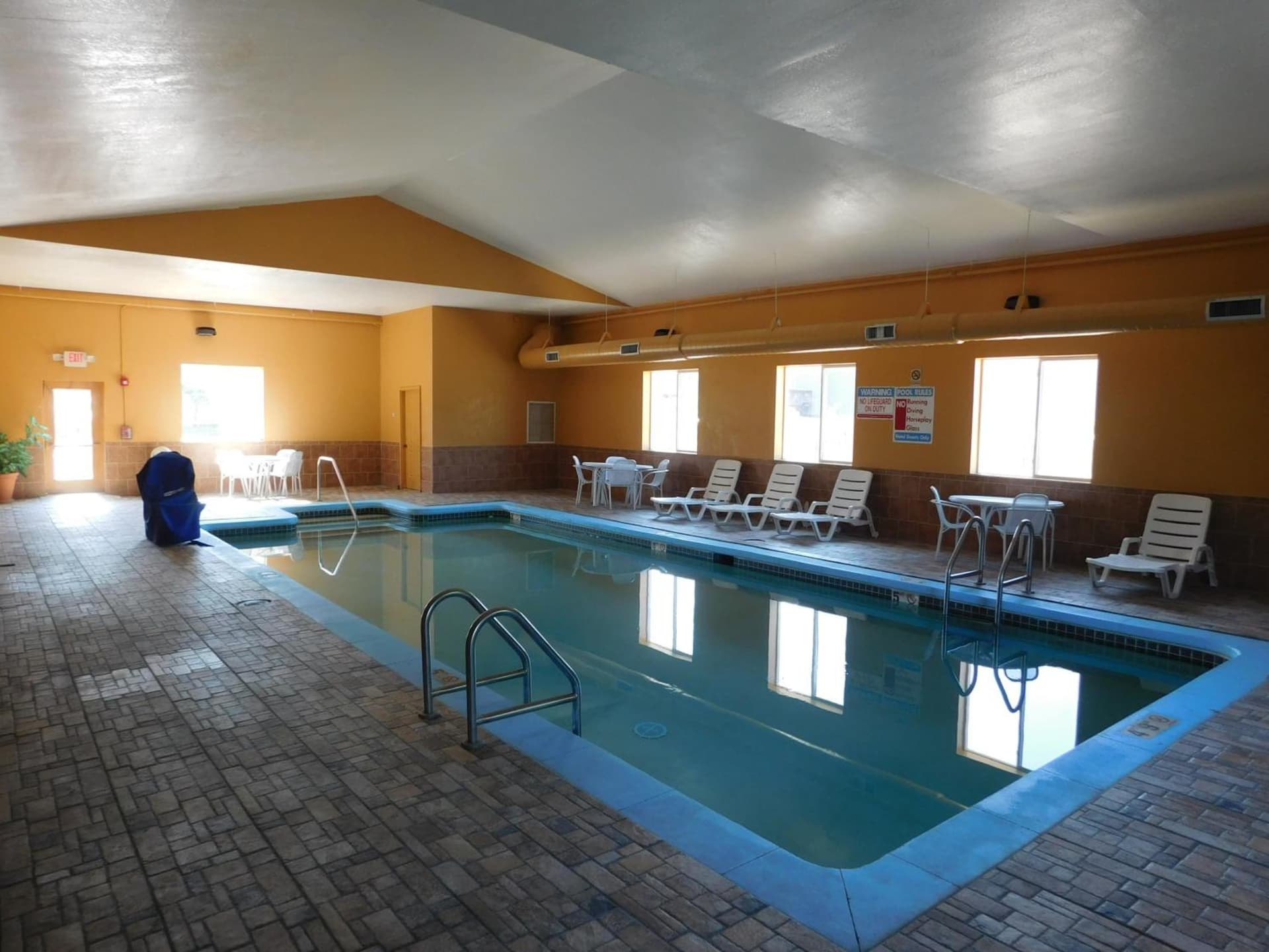 Days Inn & Suites by Wyndham Cedar Rapids gallery photo in Cedar Rapids, IA — image 26