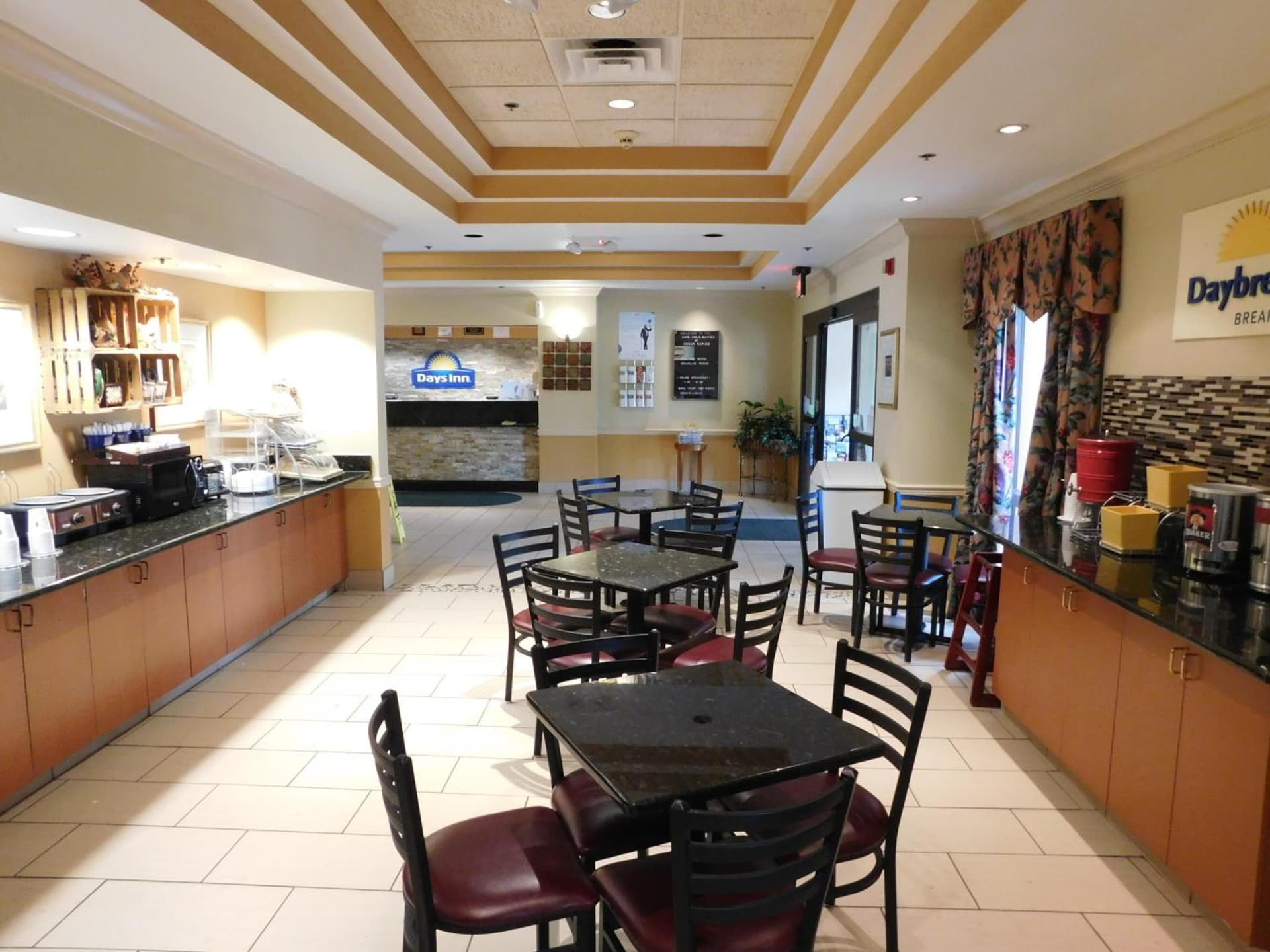 Days Inn & Suites by Wyndham Cedar Rapids gallery photo in Cedar Rapids, IA — image 39