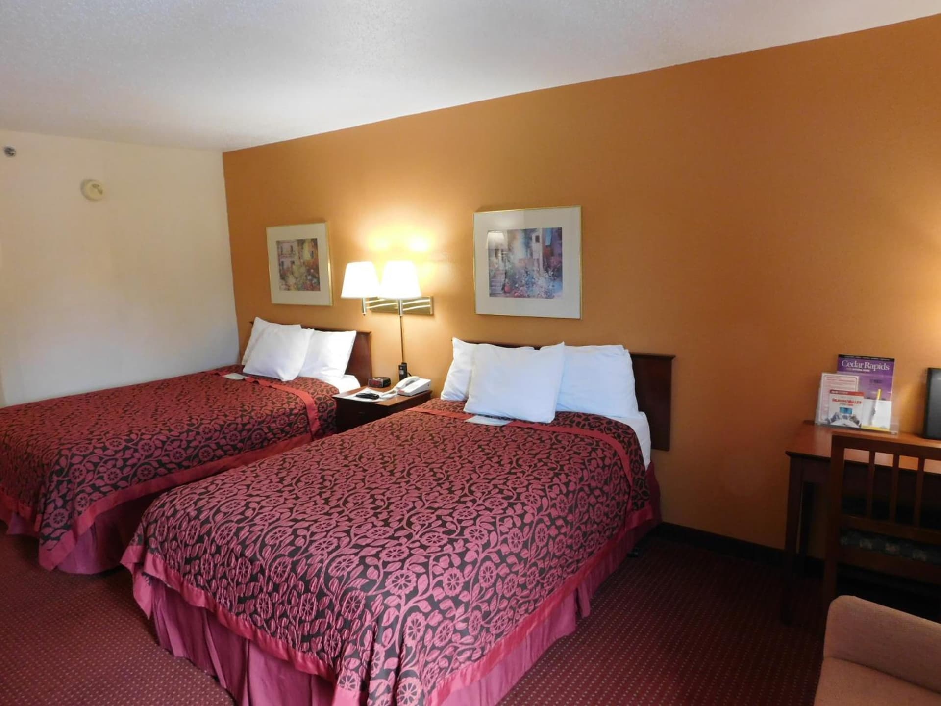 Days Inn & Suites by Wyndham Cedar Rapids gallery photo in Cedar Rapids, IA — image 28