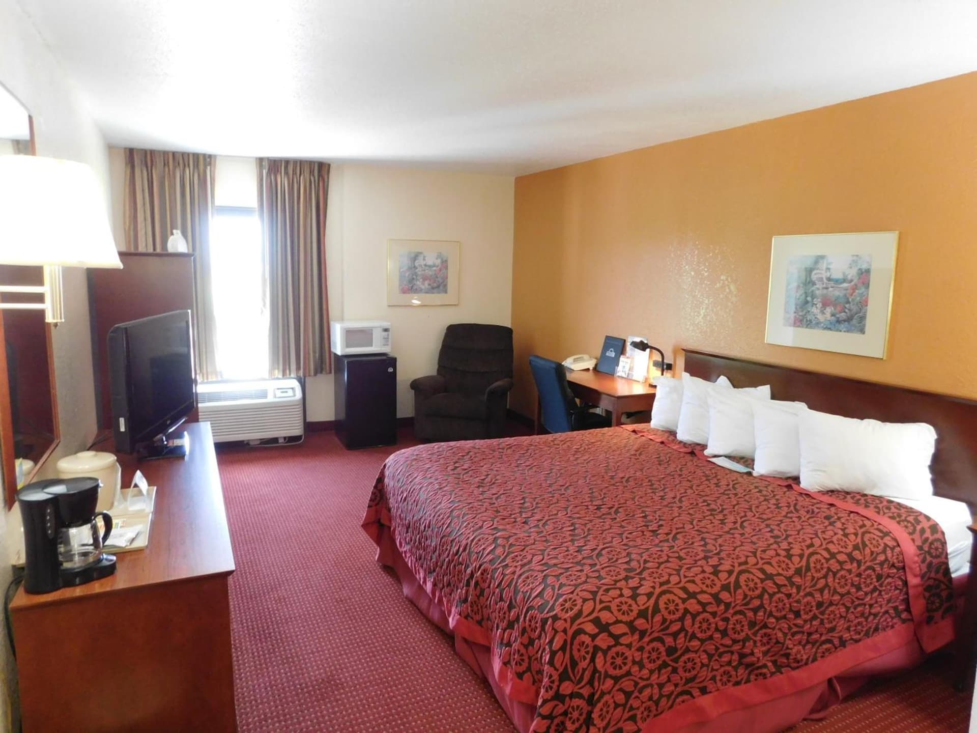 Days Inn & Suites by Wyndham Cedar Rapids gallery photo in Cedar Rapids, IA — image 30