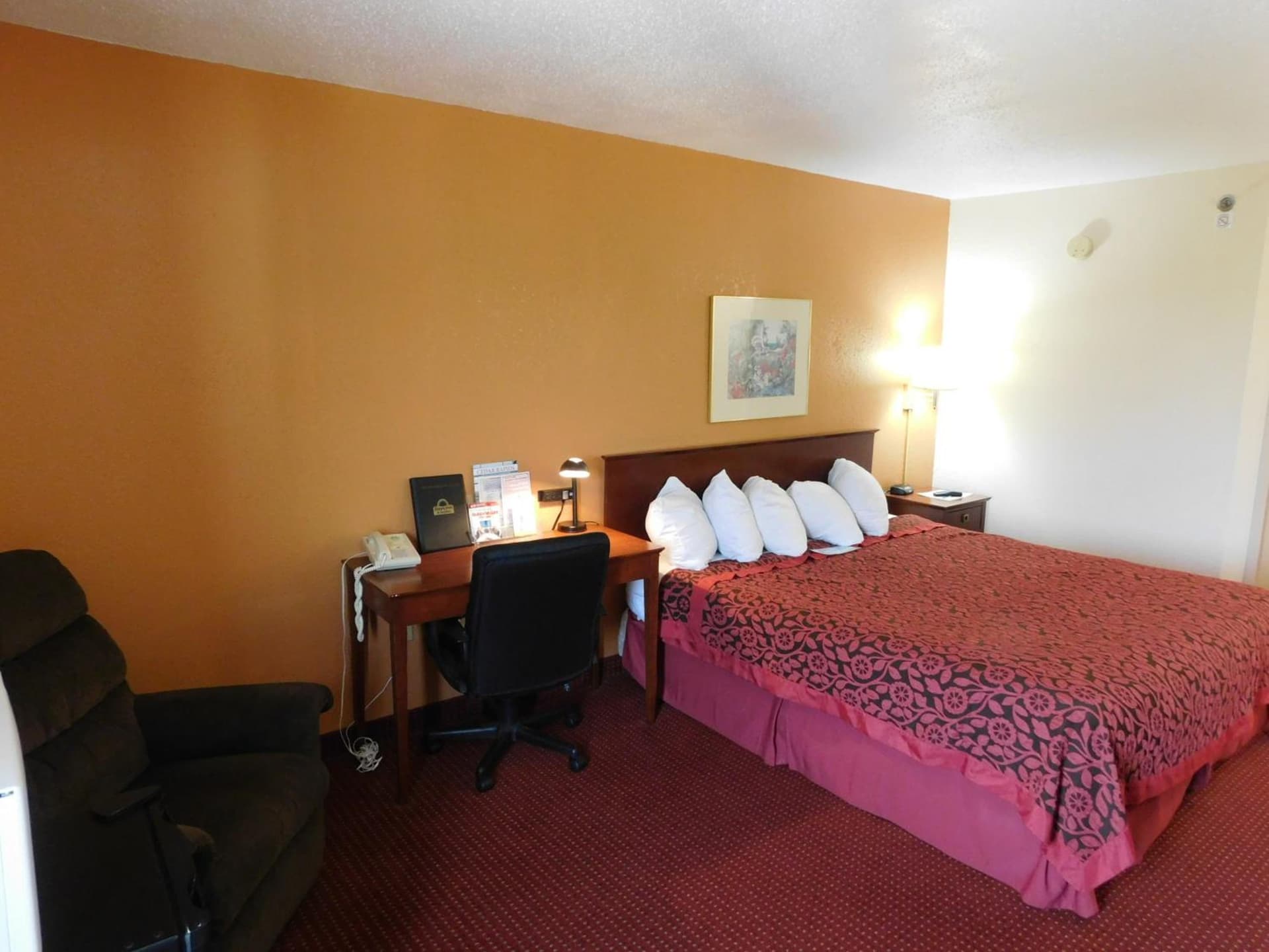 Days Inn & Suites by Wyndham Cedar Rapids gallery photo in Cedar Rapids, IA — image 9