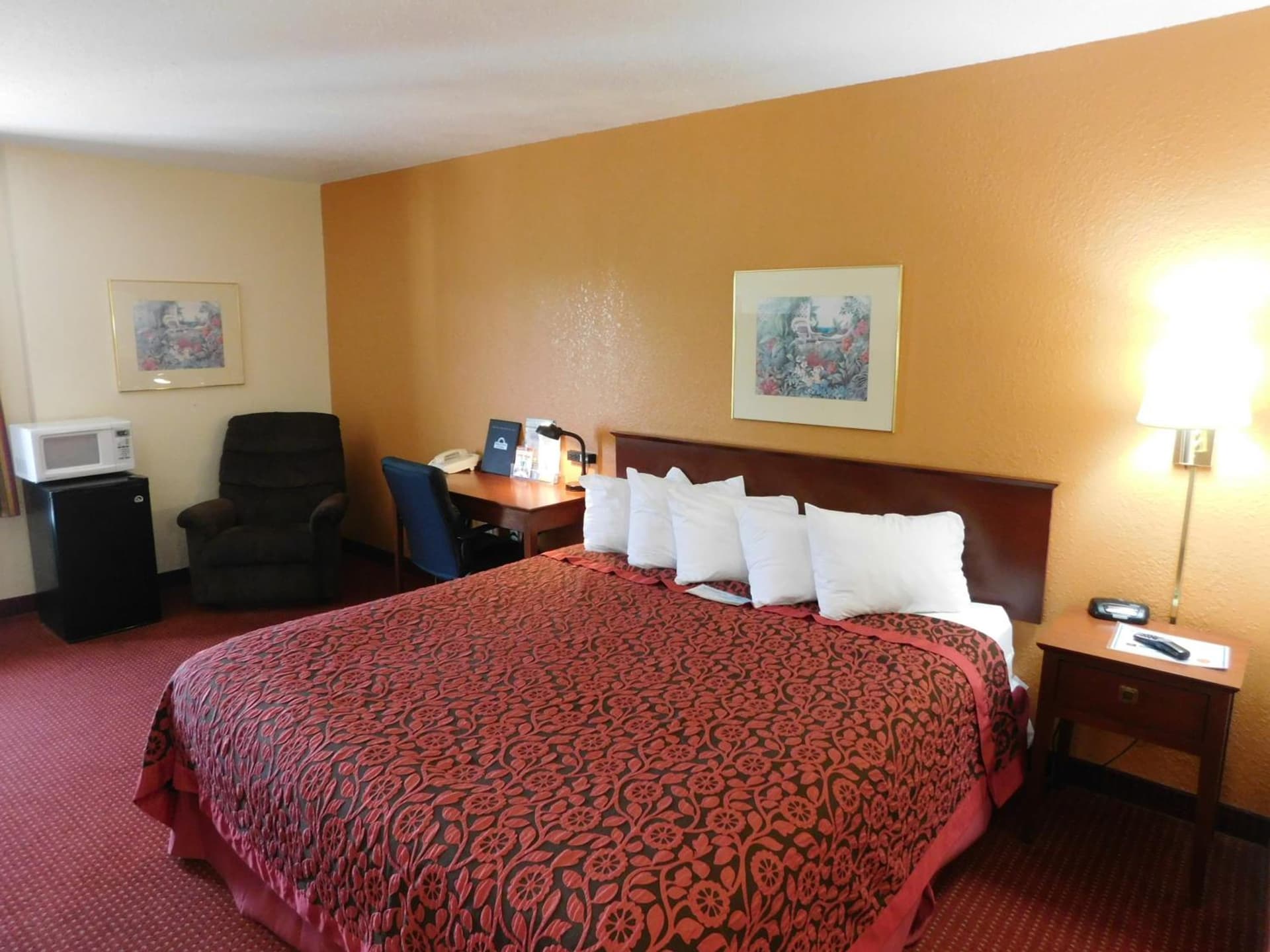 Days Inn & Suites by Wyndham Cedar Rapids gallery photo in Cedar Rapids, IA — image 14
