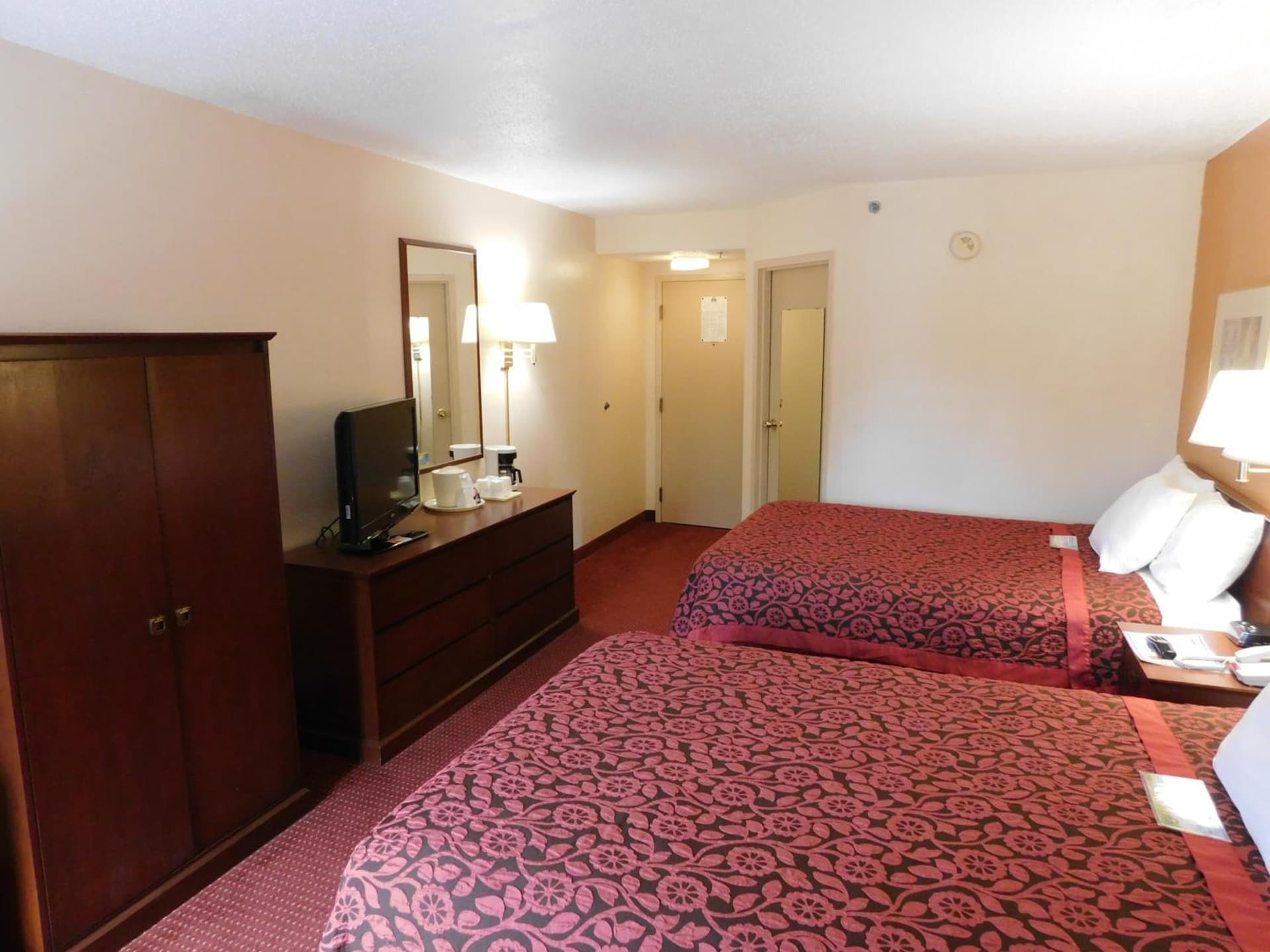 Days Inn & Suites by Wyndham Cedar Rapids gallery photo in Cedar Rapids, IA — image 7