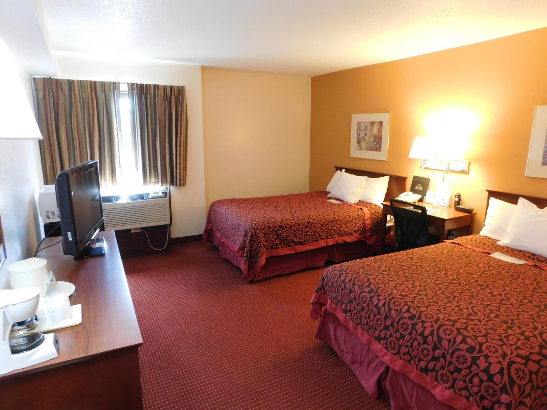 Days Inn & Suites by Wyndham Cedar Rapids gallery photo in Cedar Rapids, IA — image 25