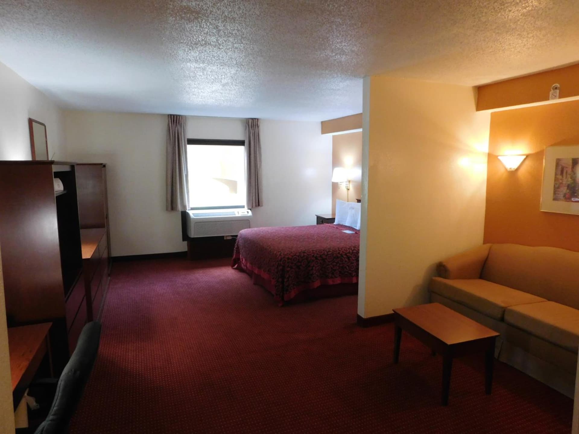 Days Inn & Suites by Wyndham Cedar Rapids gallery photo in Cedar Rapids, IA — image 12