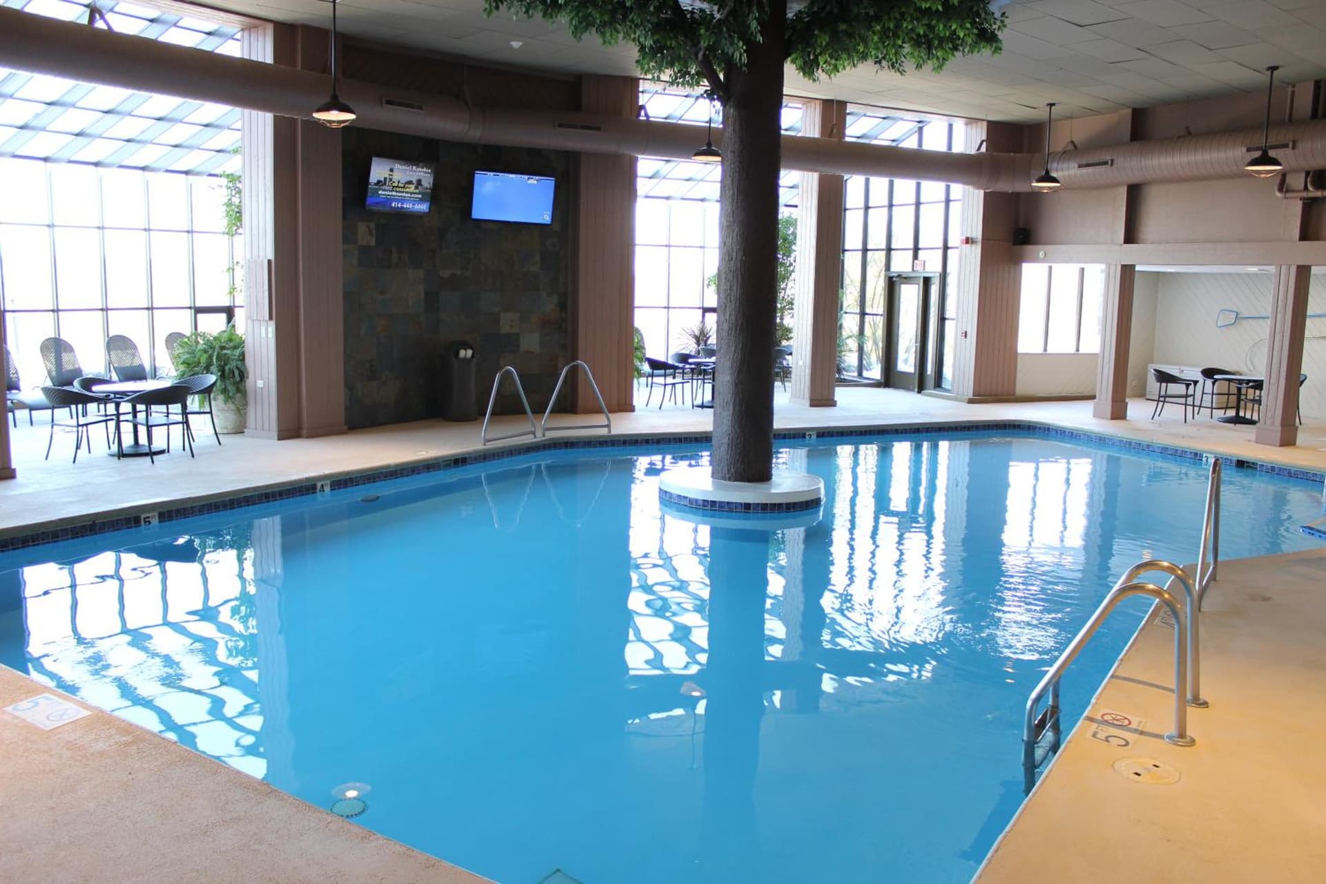 Lodge Geneva National interior in Lake Geneva, WI — gallery photo 2